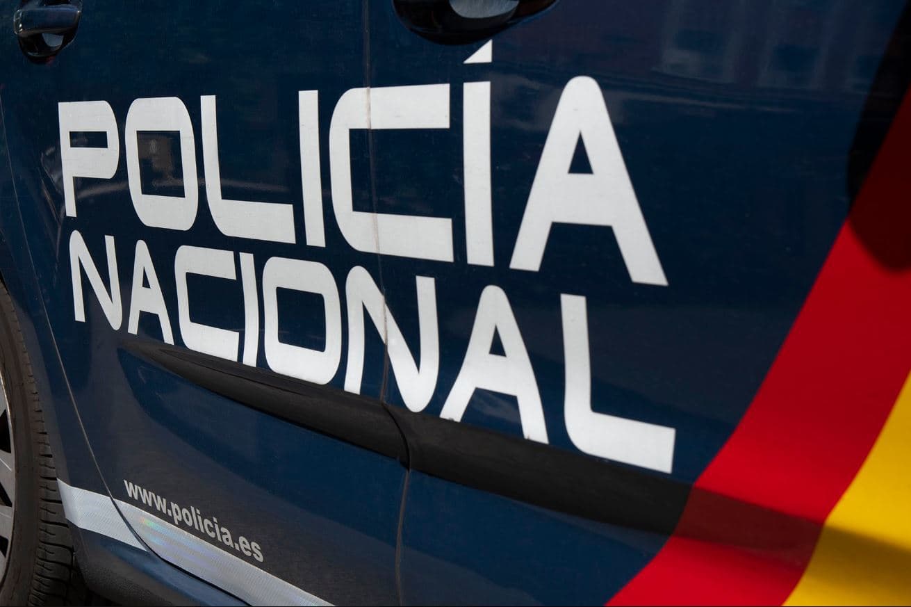 Hallan el cadáver de un hombre y a una mujer herida en una vivienda de Las Palmas