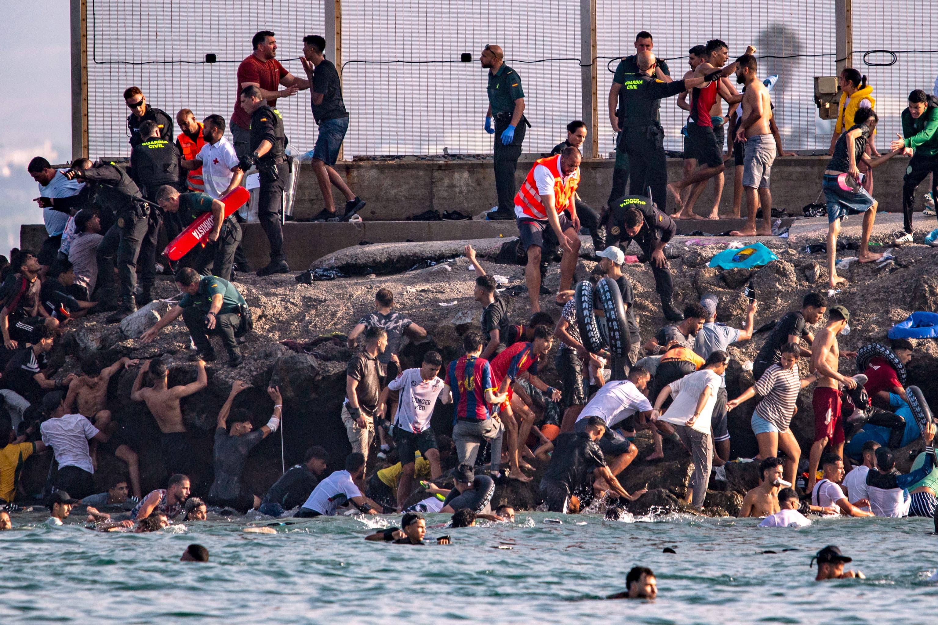 El CNI acusa a Marruecos de ser "absolutamente conocedor de la entrada irregular" en Ceuta
