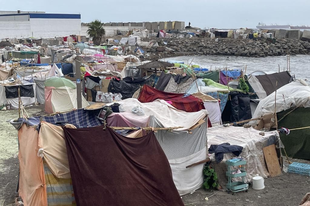 Sólo 25 agentes de refuerzo para tramitar las peticiones de asilo y acogida de los menores no acompañados en Ceuta