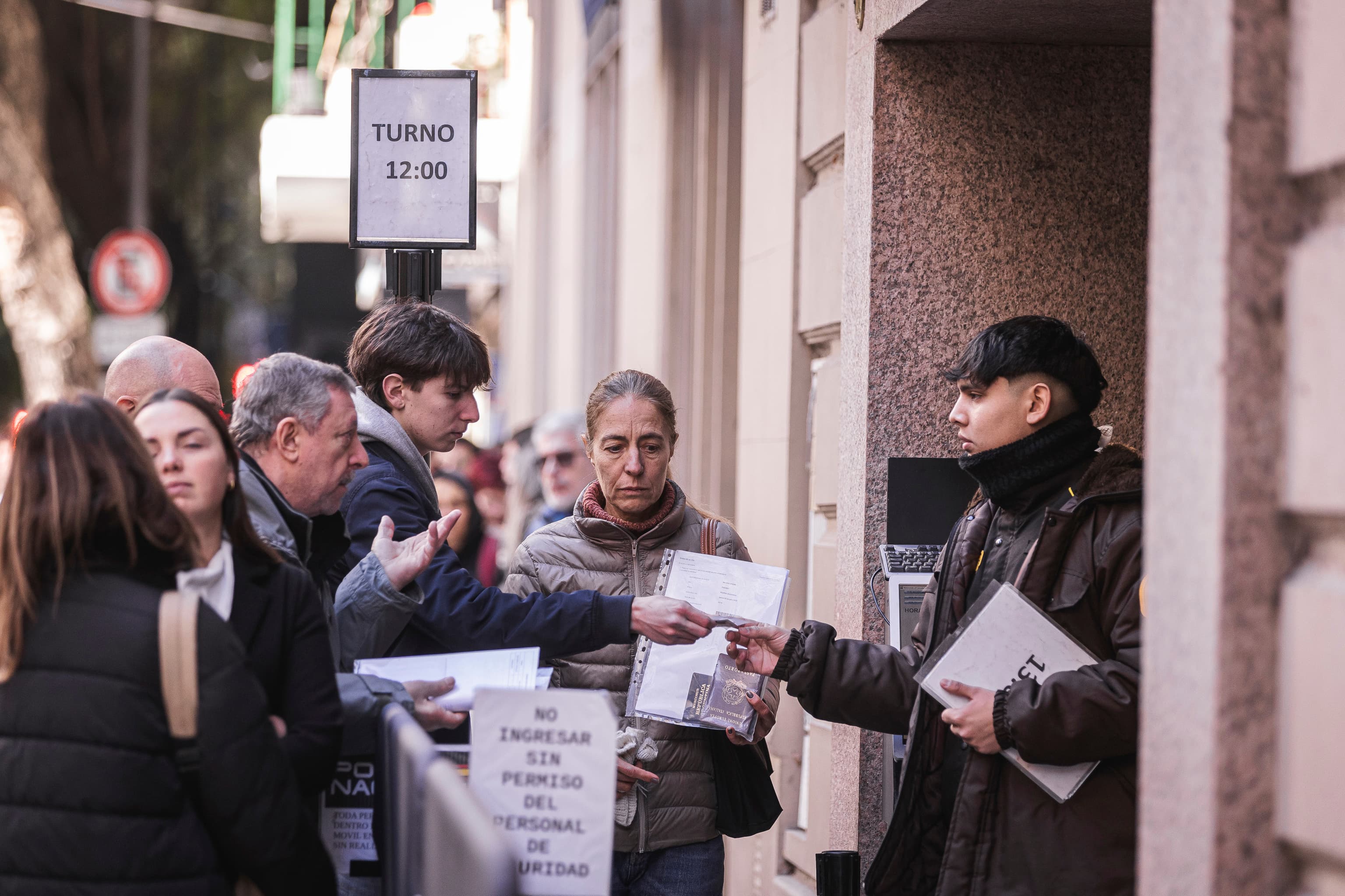 La Junta Electoral endurece los requisitos para que los nacionalizados por la 'ley de nietos' puedan votar