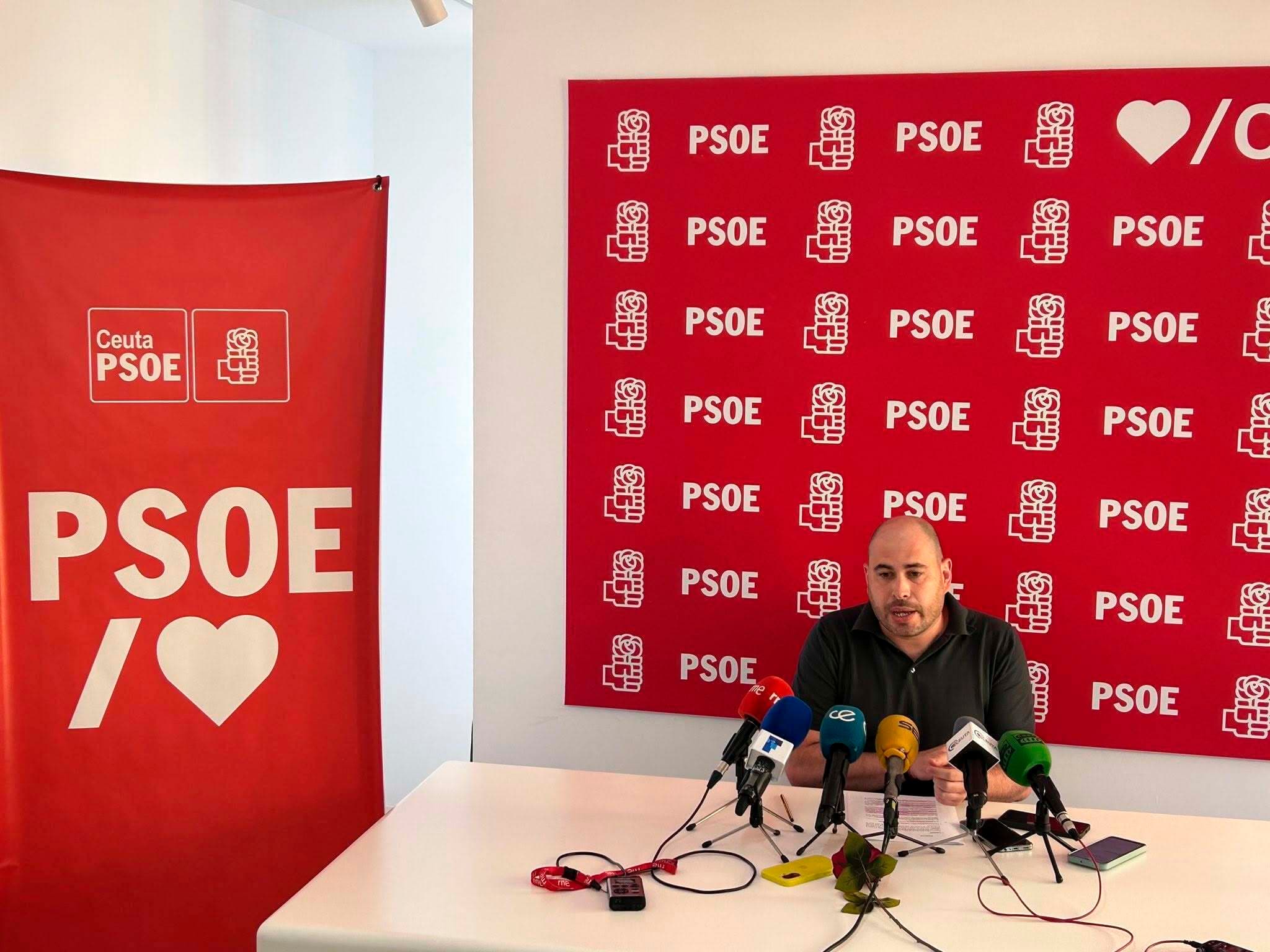 "Le está dando vueltas a dimitir": el delegado del Gobierno en Ceuta se ve acorralado