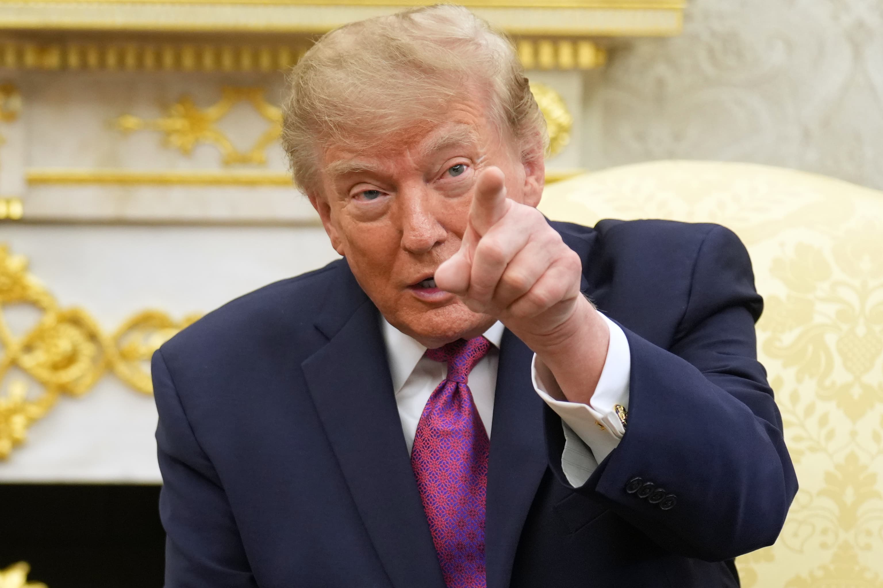 Trump pide al Supremo permitir las deportaciones de migrantes a terceros países