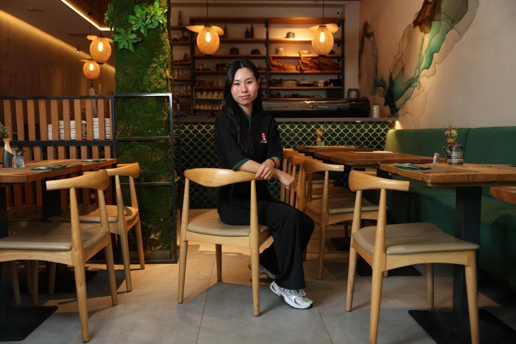 Elisa, la joven de 26 años que dejó una multinacional para gestionar el restaurante japonés de sus padres: "Las franquicias no dan la misma atención"