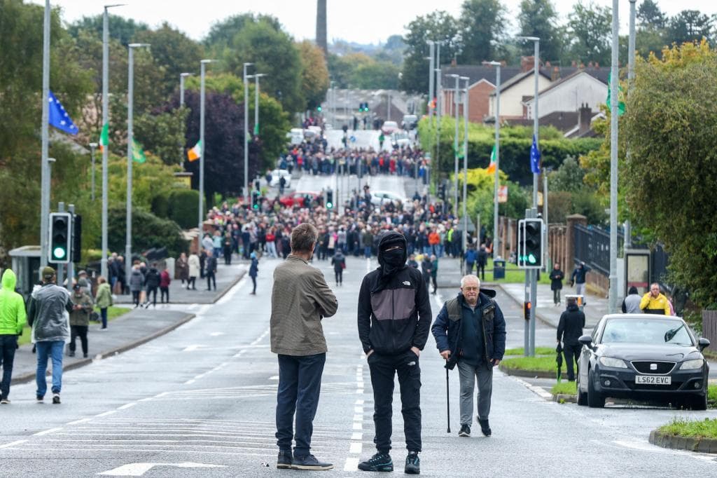 Irlanda del Norte retorna al filo de la violencia sectaria por la vieja disputa de las marchas lealistas