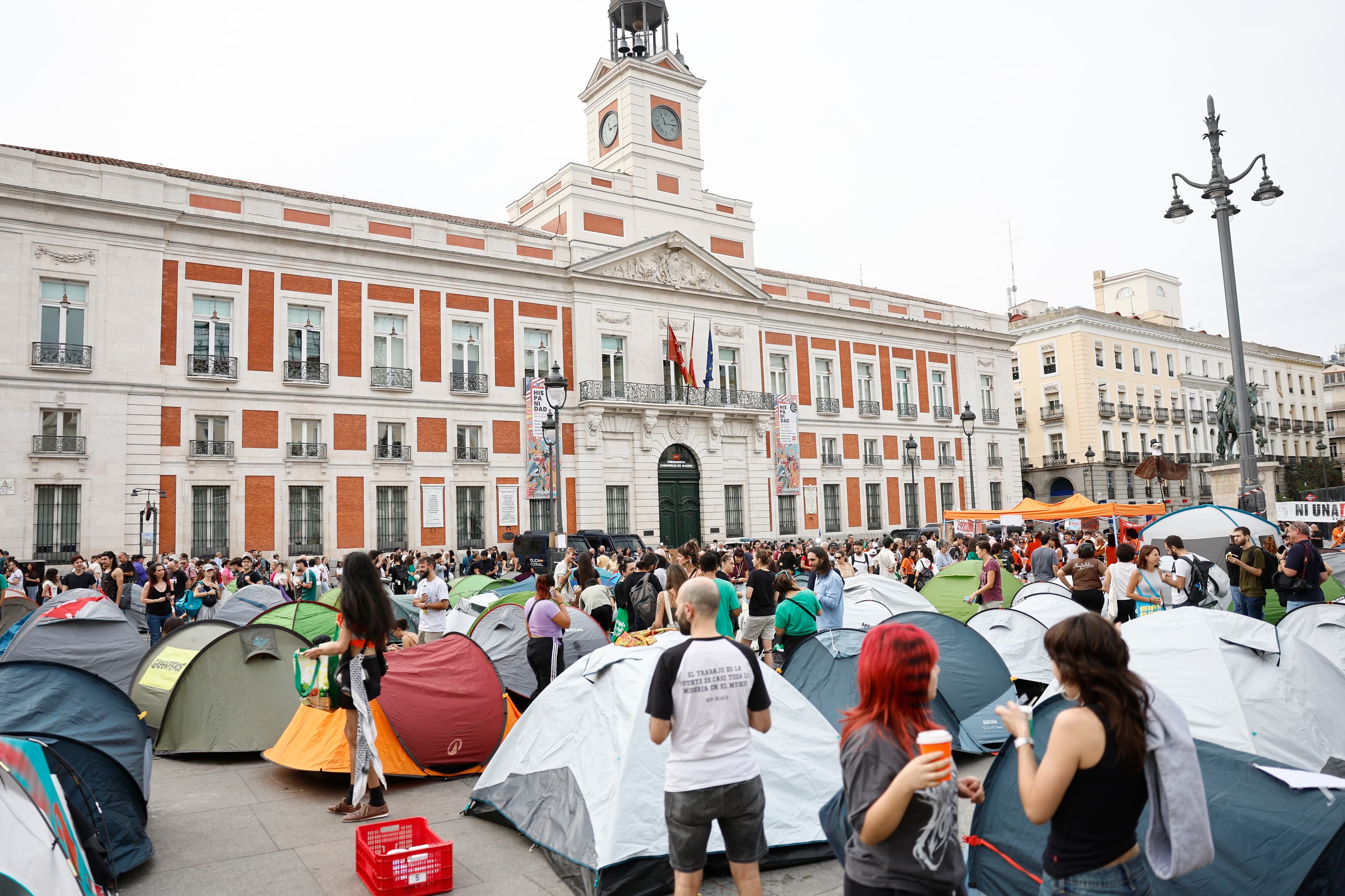 El PP responsabiliza a Sánchez de la crisis de vivienda y Vox apunta a la inmigración: "Si en vez de Maricarmen fuera Morocarmen, tendría casa"