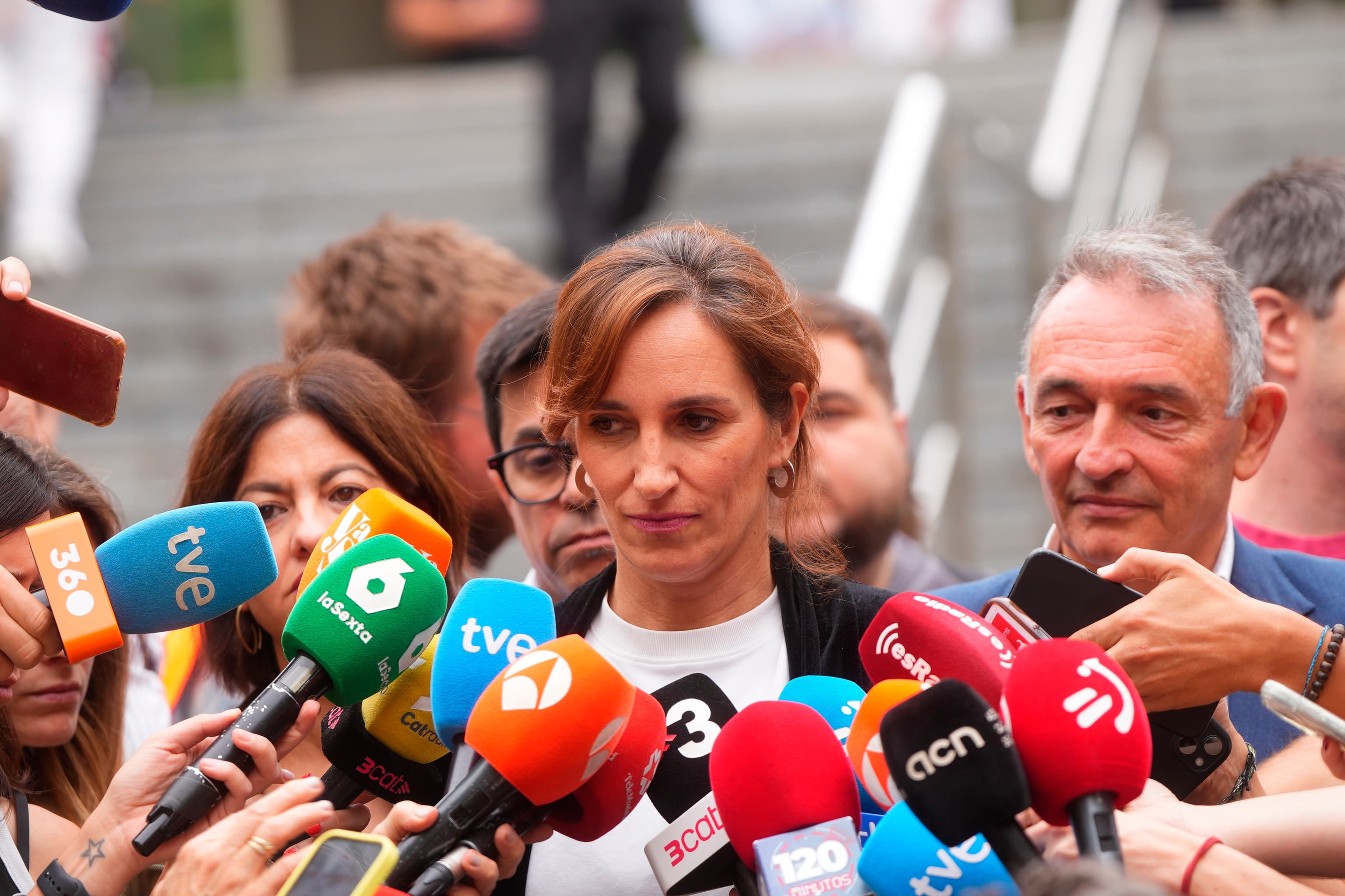La Policía detiene a un profesor en Murcia por amenazar a Mónica García con "cortarle el cuello"