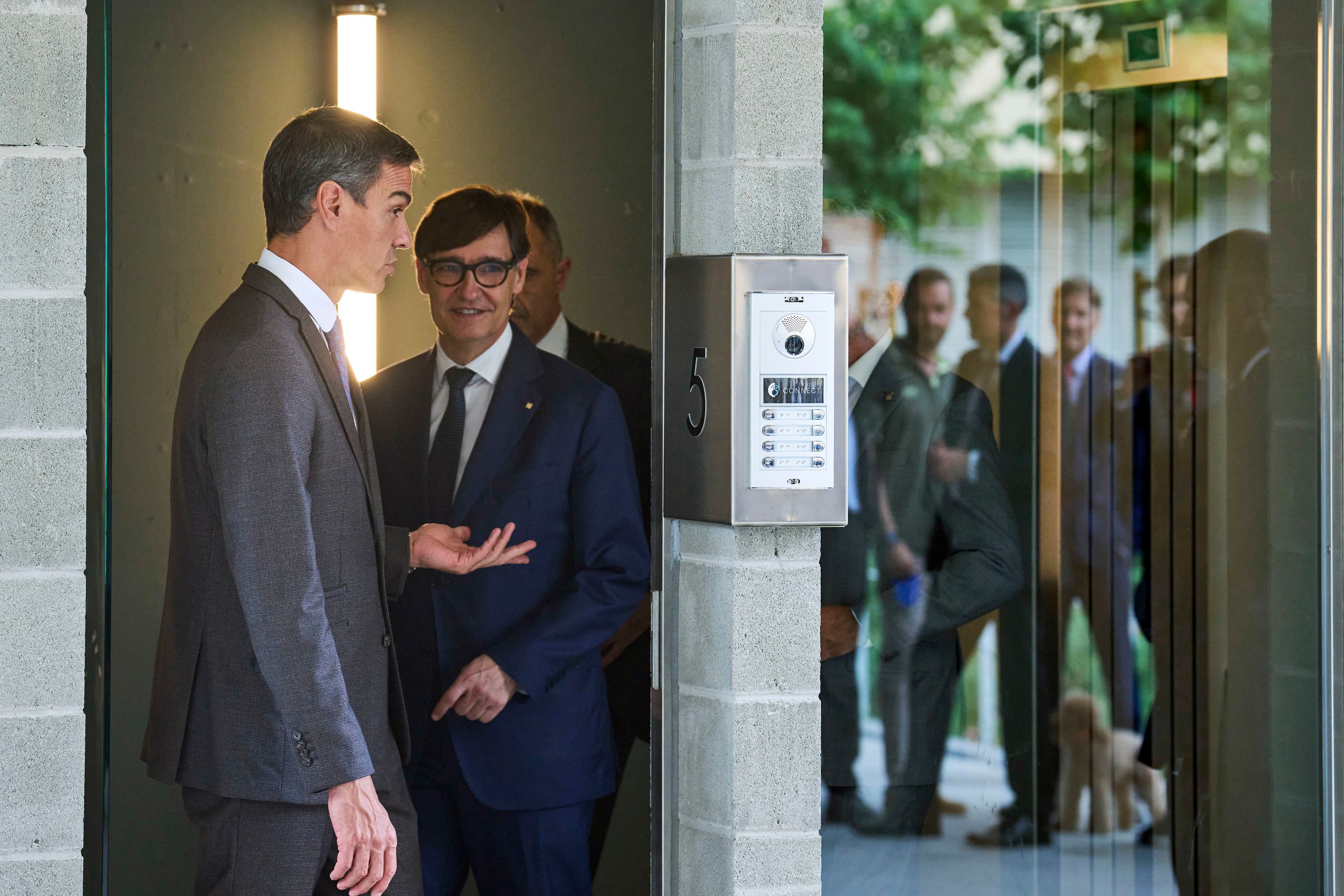 El PSOE plantea limitar la prórroga de los alquileres a dos años y prohibición de los desahucios a vulnerables y Junts se desmarca del texto: "Da por buenas las ocupaciones"