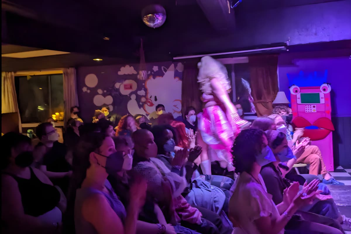 Lesbianas, mascarillas, trols y artículos virales: ¿pagaría usted por leer esta historia?