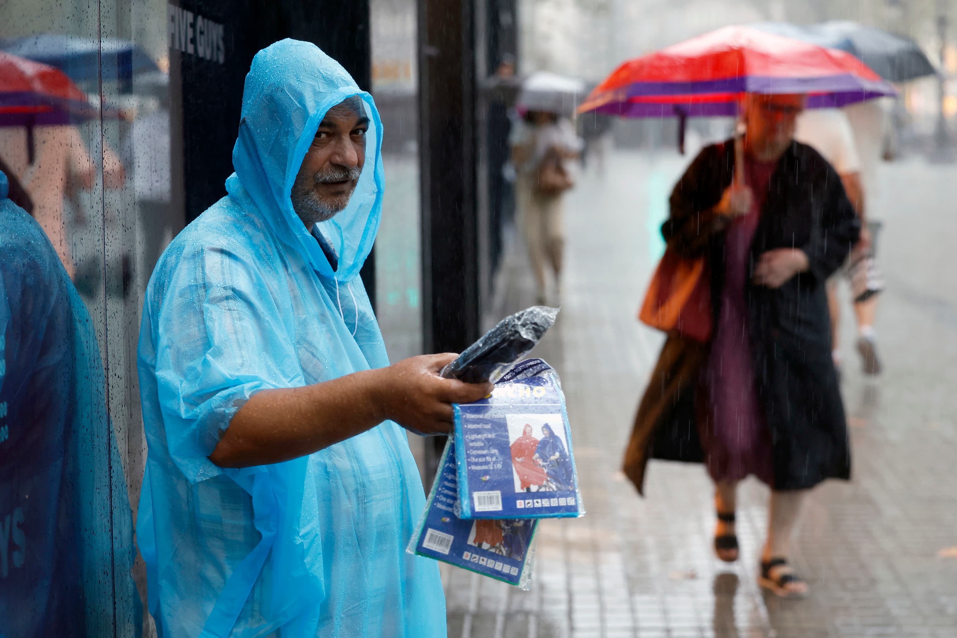 Protección Civil alerta de chubascos muy fuertes y posibilidad de inundaciones súbitas en el este peninsular y Baleares