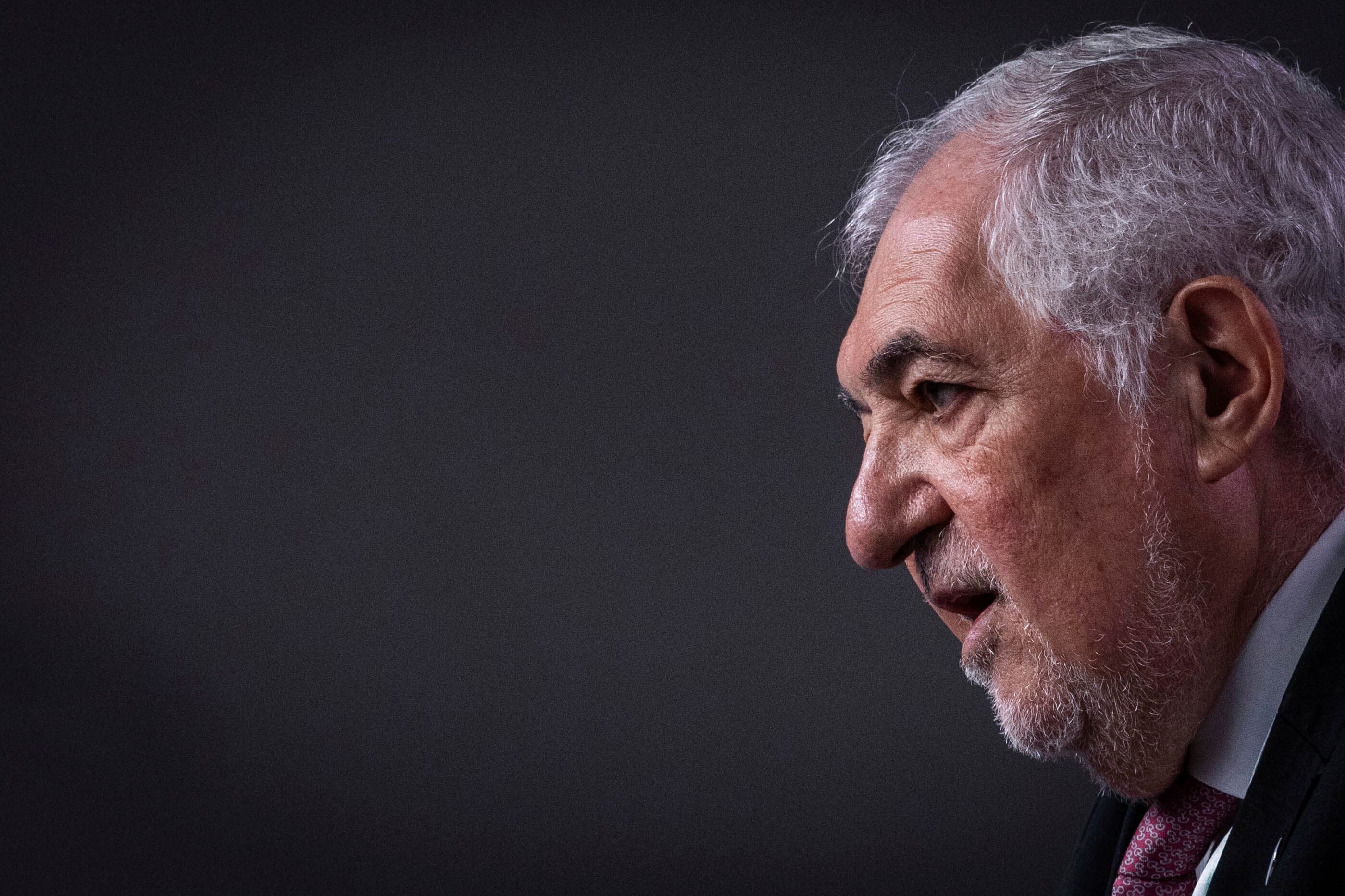 Conde-Pumpido insta al Supremo a tomar la "decisión adecuada" sobre la amnistía y recuerda que la doctrina del TC es "vinculante"