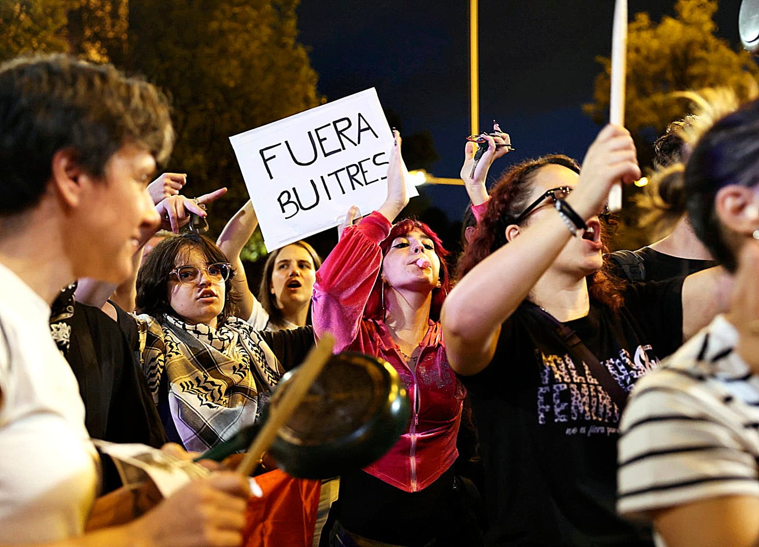 Los acampados lanzan su 'Rodea el Congreso' en un clima de máxima tensión y revive el fantasma de los disturbios de 2012 que dejaron 64 heridos