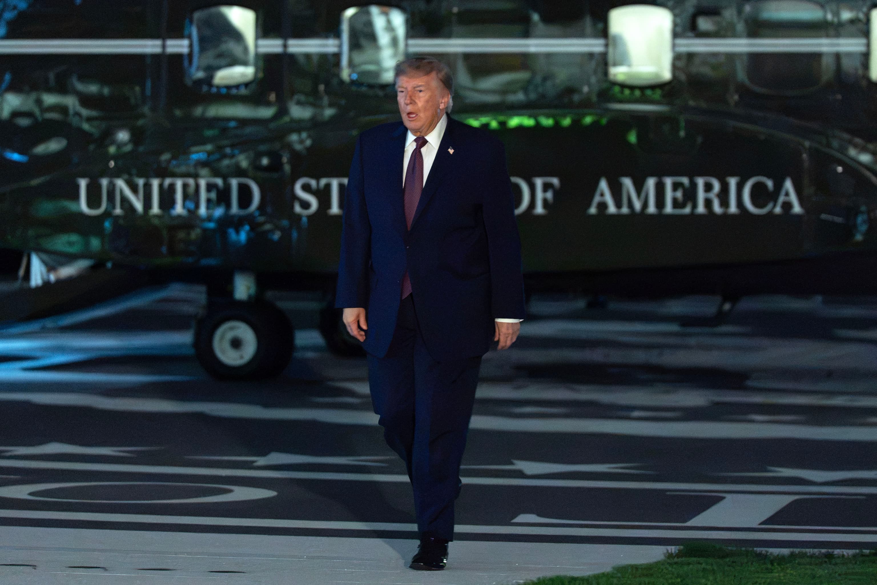 Trump publica el número de móvil de un senador de su partido que no apoya una ley para eliminar el cambio de hora