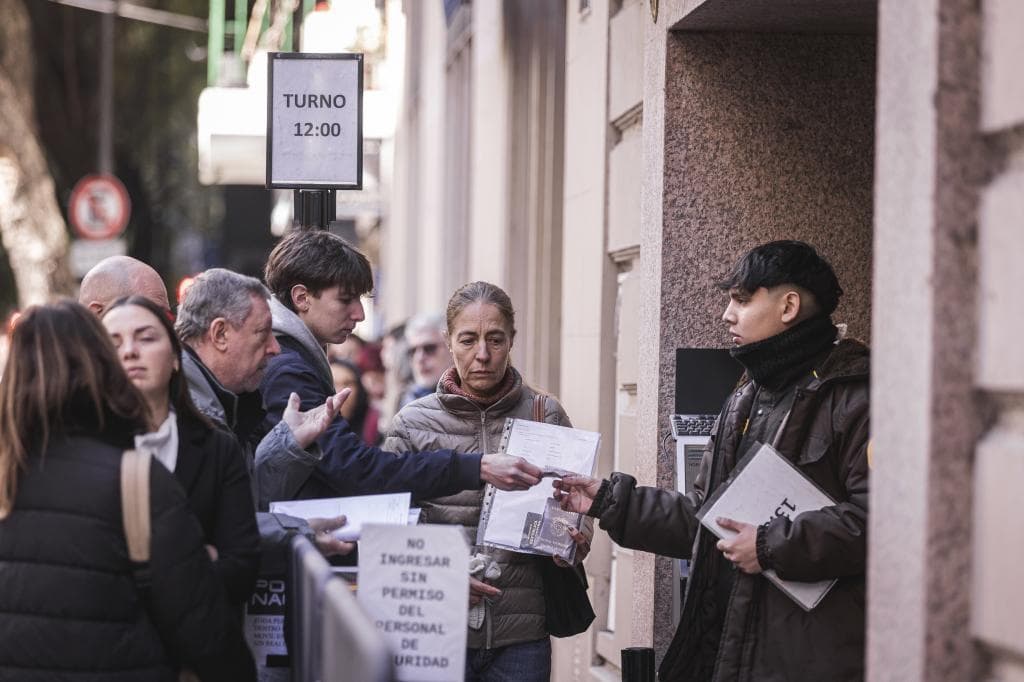 'Ley de nietos': el Supremo revisa el recurso del Gobierno contra la suspensión del derecho a voto que deja a cientos de miles fuera de las urnas el 29-N