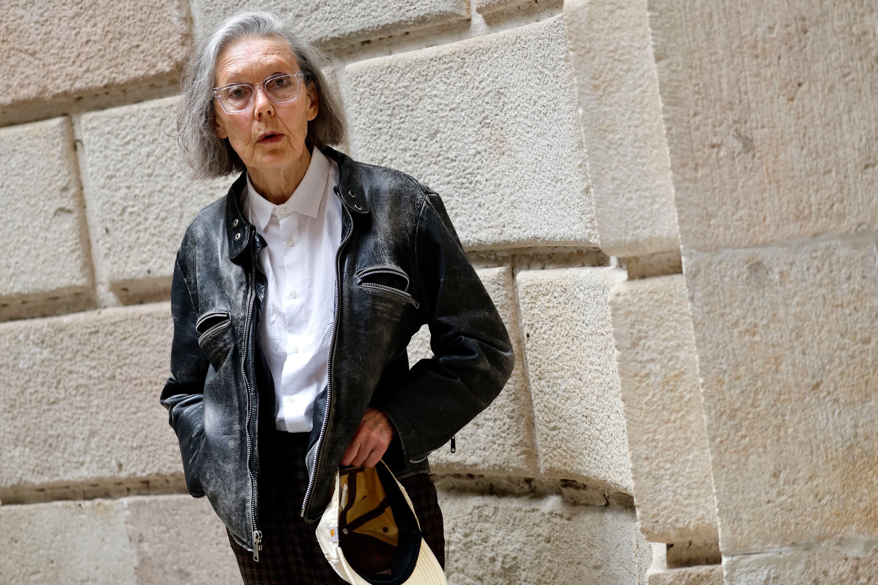 Nobel de Literatura para Anne Carson, la poeta que conectó los miedos y deseos del mundo contemporáneo con los de los dioses griegos