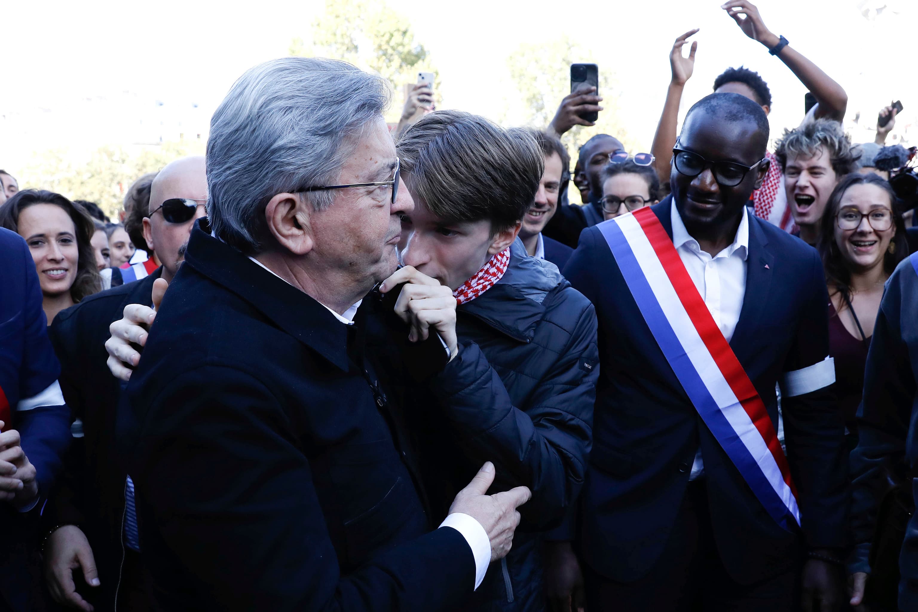 Elwan B., el joven a la sombra de Mélenchon que agita las masivas protestas estudiantiles en Francia