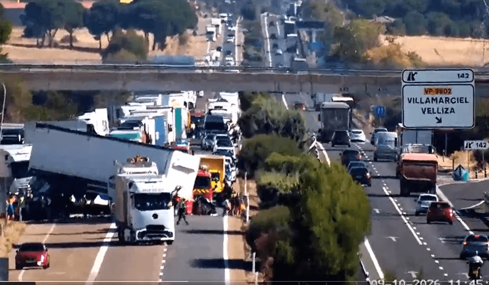 Un muerto y ocho heridos en un accidente de tres camiones y dos turismos en la A-62 a la altura de Tordesillas