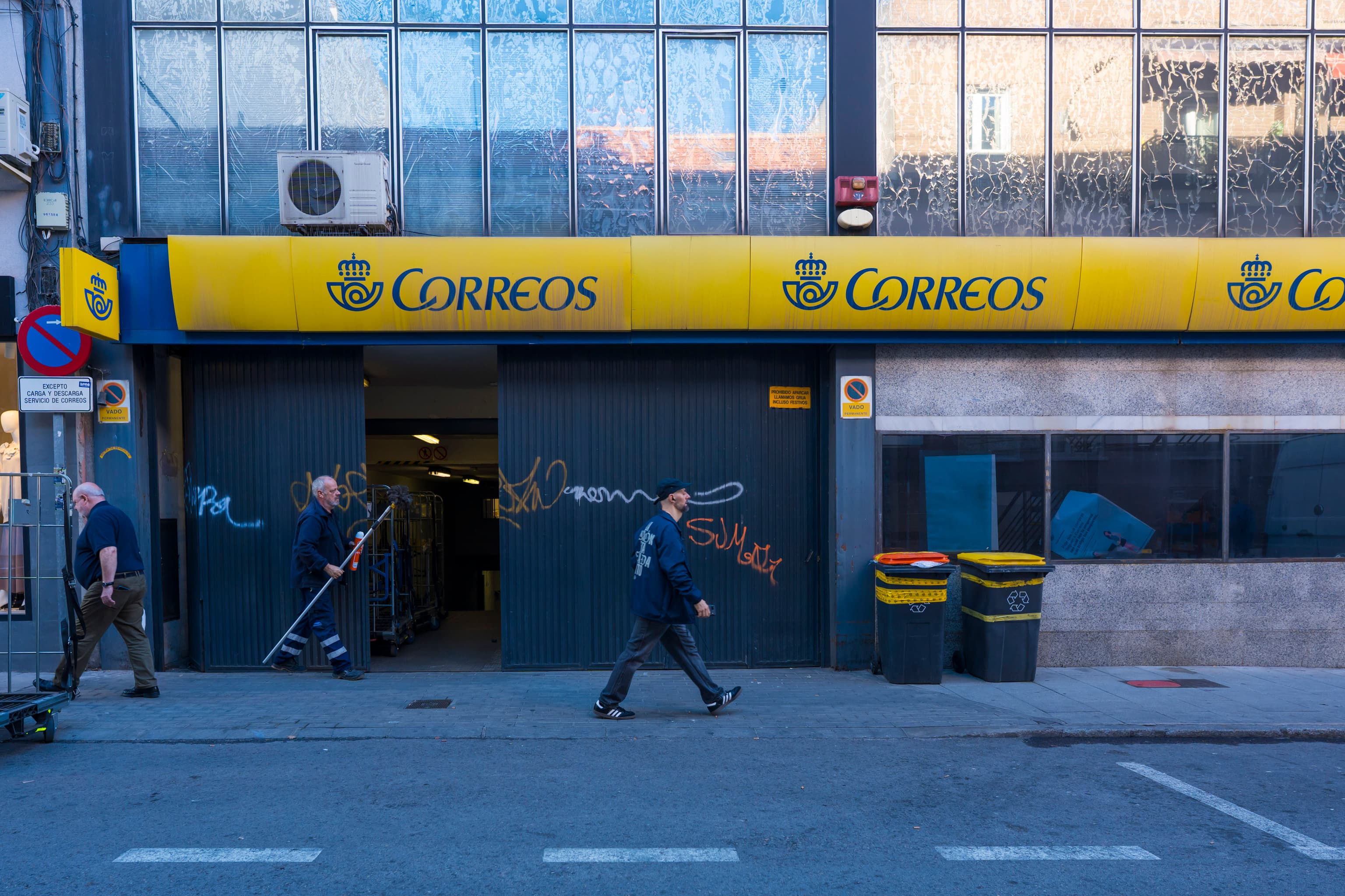 Correos se hunde en pleno auge del comercio online: 1.160 millones en pérdidas, menos plantilla y 13 días para que llegue una carta de Valencia a Madrid