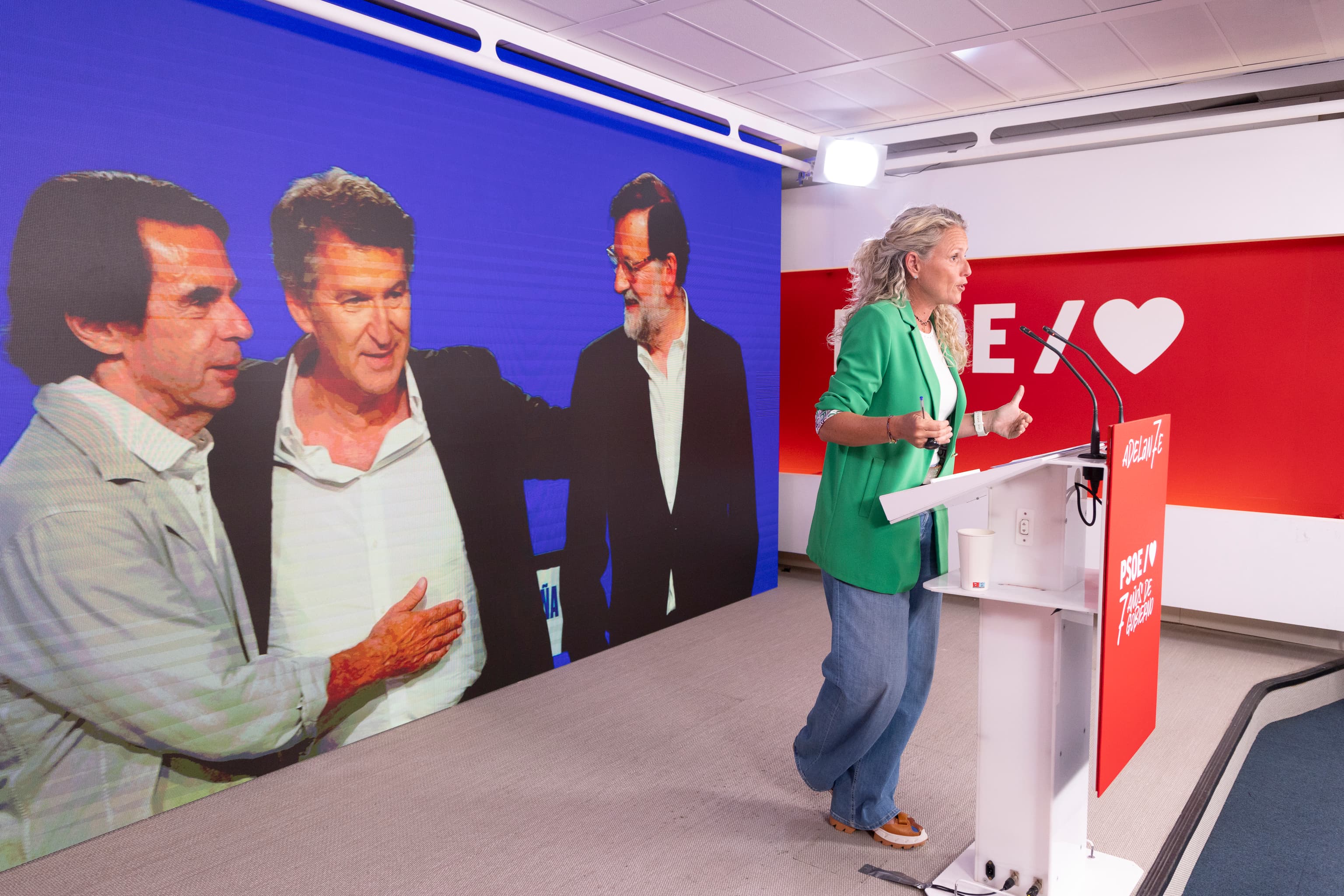 Dimite Montse Mínguez, la portavoz del PSOE, tras la polémica de los "30 pisos" de su pareja, y Sánchez lo lamenta: "Está rota"