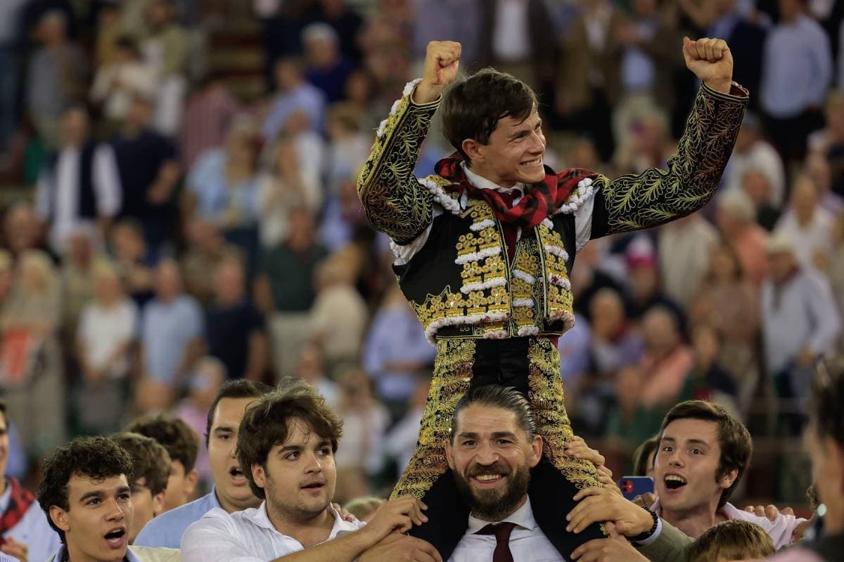Aarón Palacio conquista Zaragoza en el homenaje de Morante al doctor Val-Carreres