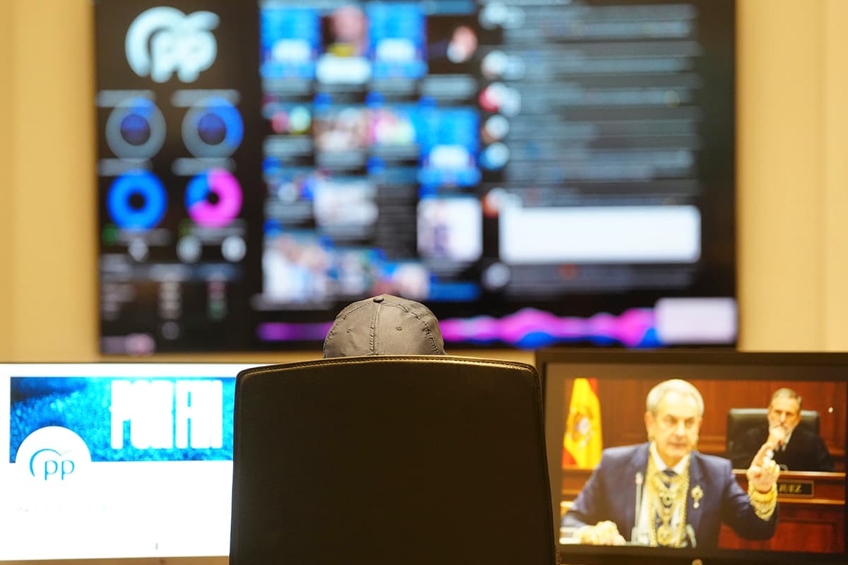 Habla la persona más buscada de la campaña, el 'community manager' del PP: "La izquierda es un coñazo... Desde el humor también se les puede moler a palos en redes"