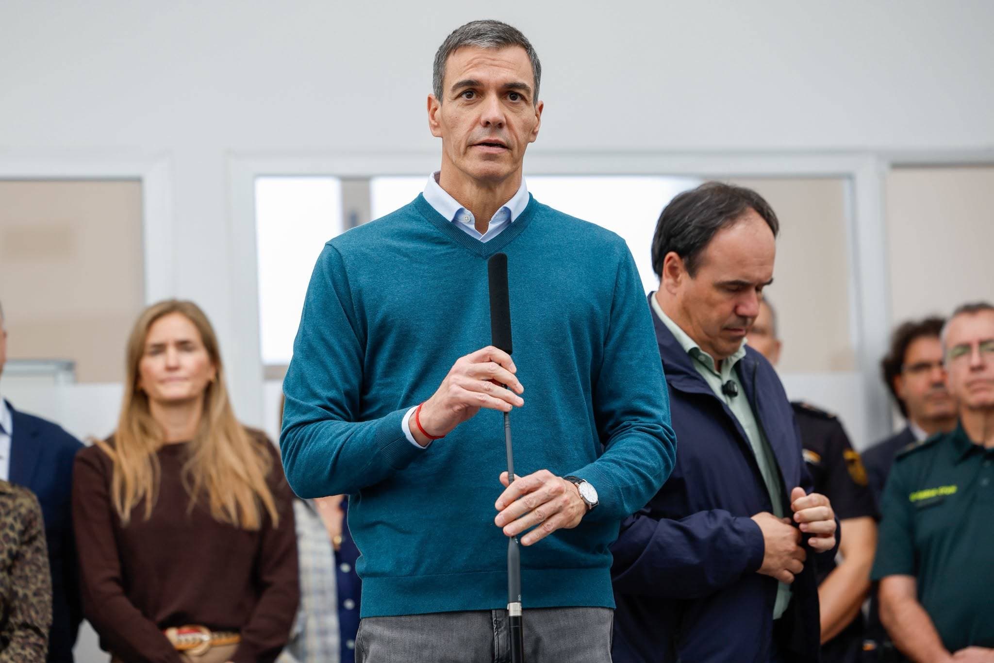 Sánchez resucita el "acuerdo de país frente a la emergencia climática" tras una tensa visita a Oliva por la dana