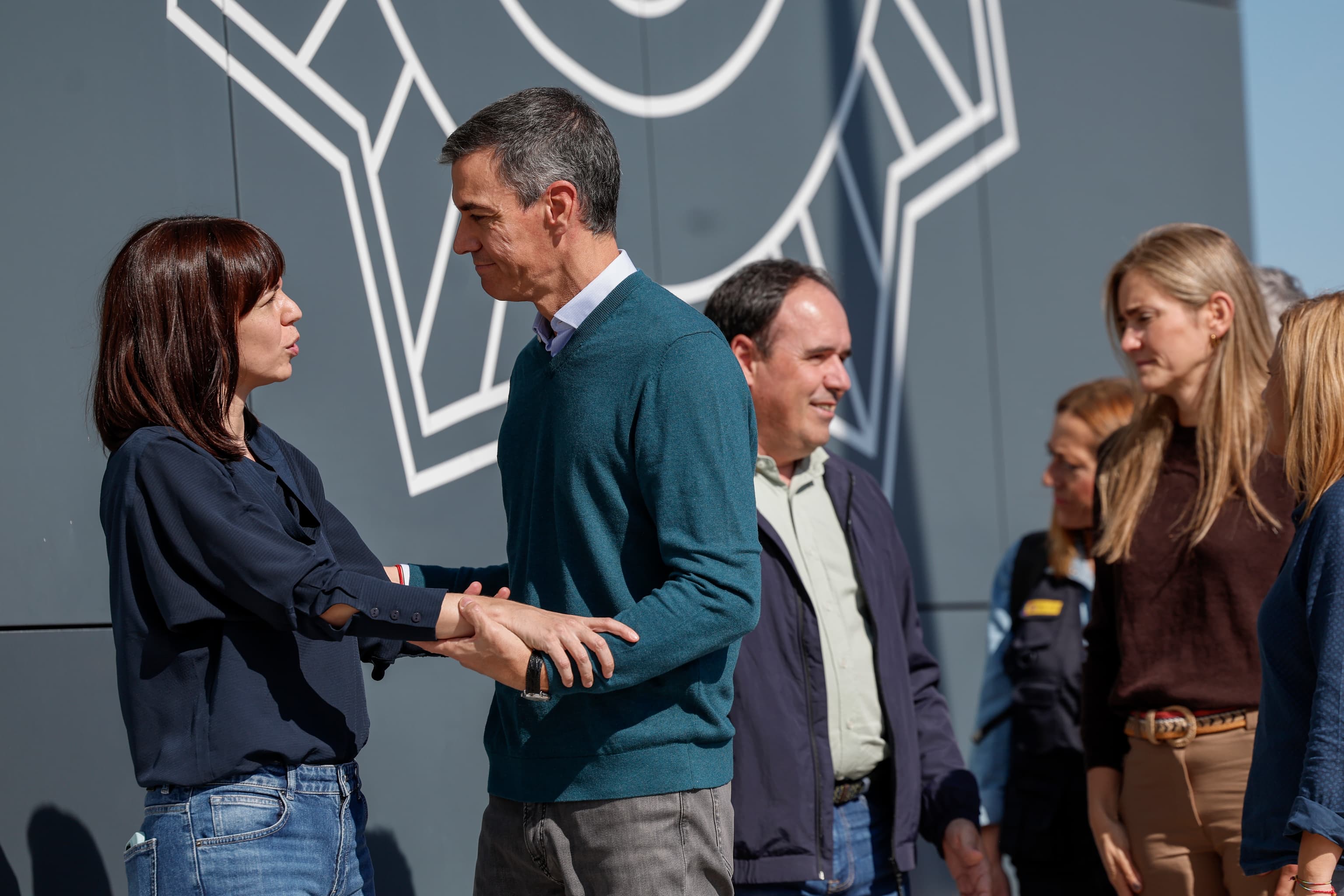 Sánchez mima a los universitarios ante las elecciones: derecho a huelga, a conciliar, al psicólogo y a la desconexión digital