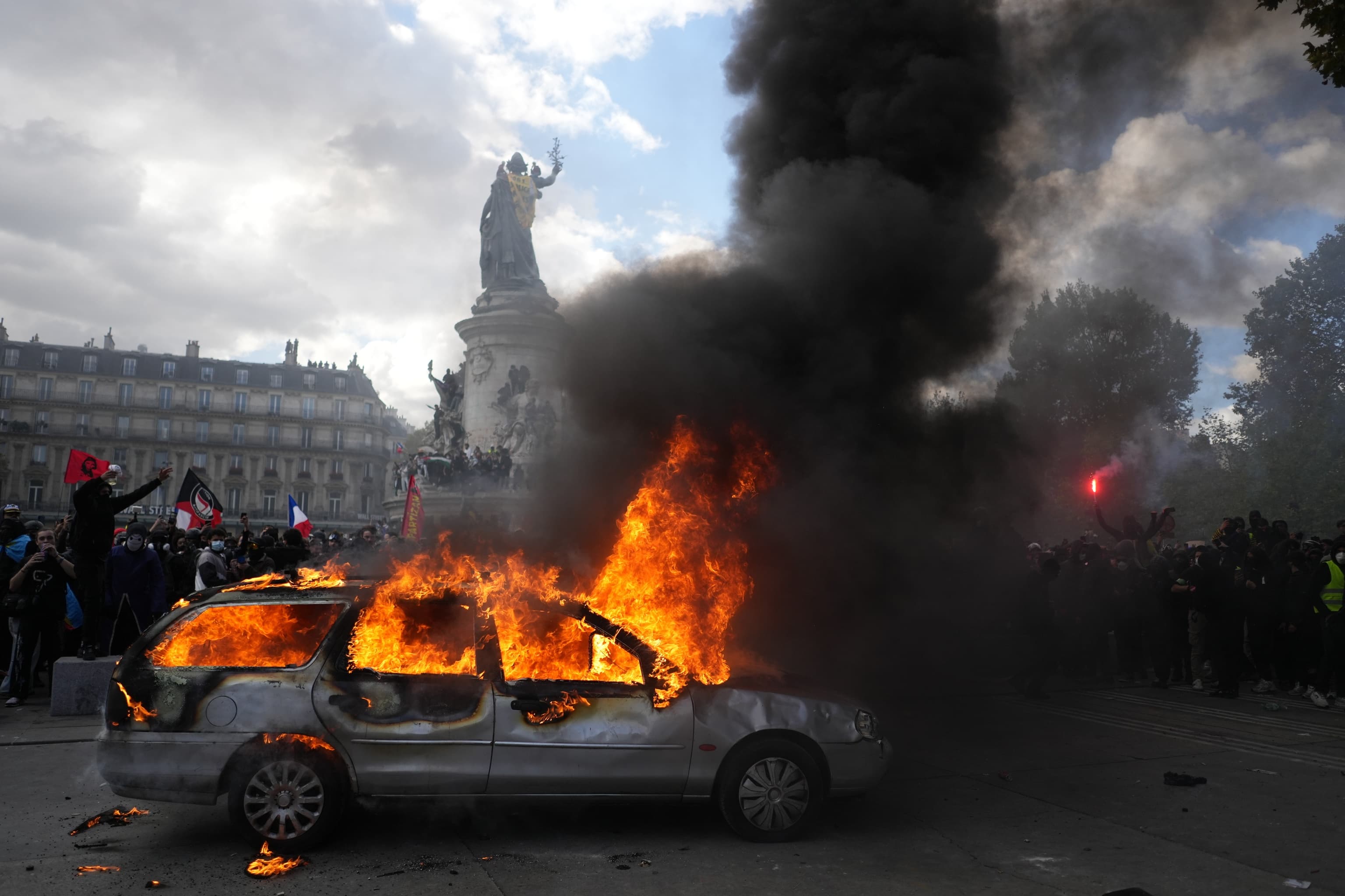 Las redes rusas se 'suben' al carro de los disturbios en Europa y acrecientan la sensación de caos