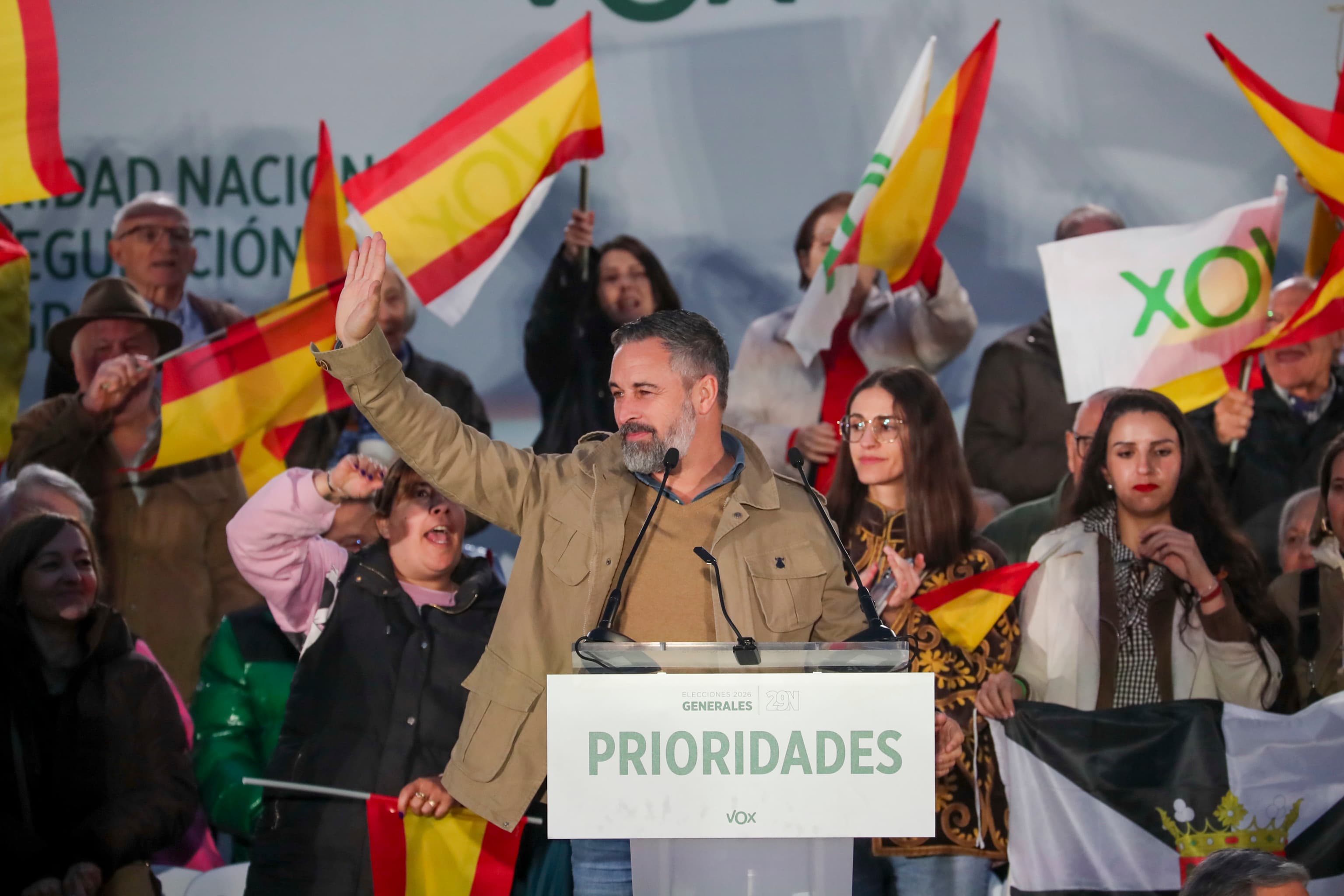 Cambios quirúrgicos en unas listas continuistas: Vox garantiza a sus diputados puestos de salida y ficha de dentro para el 29-N
