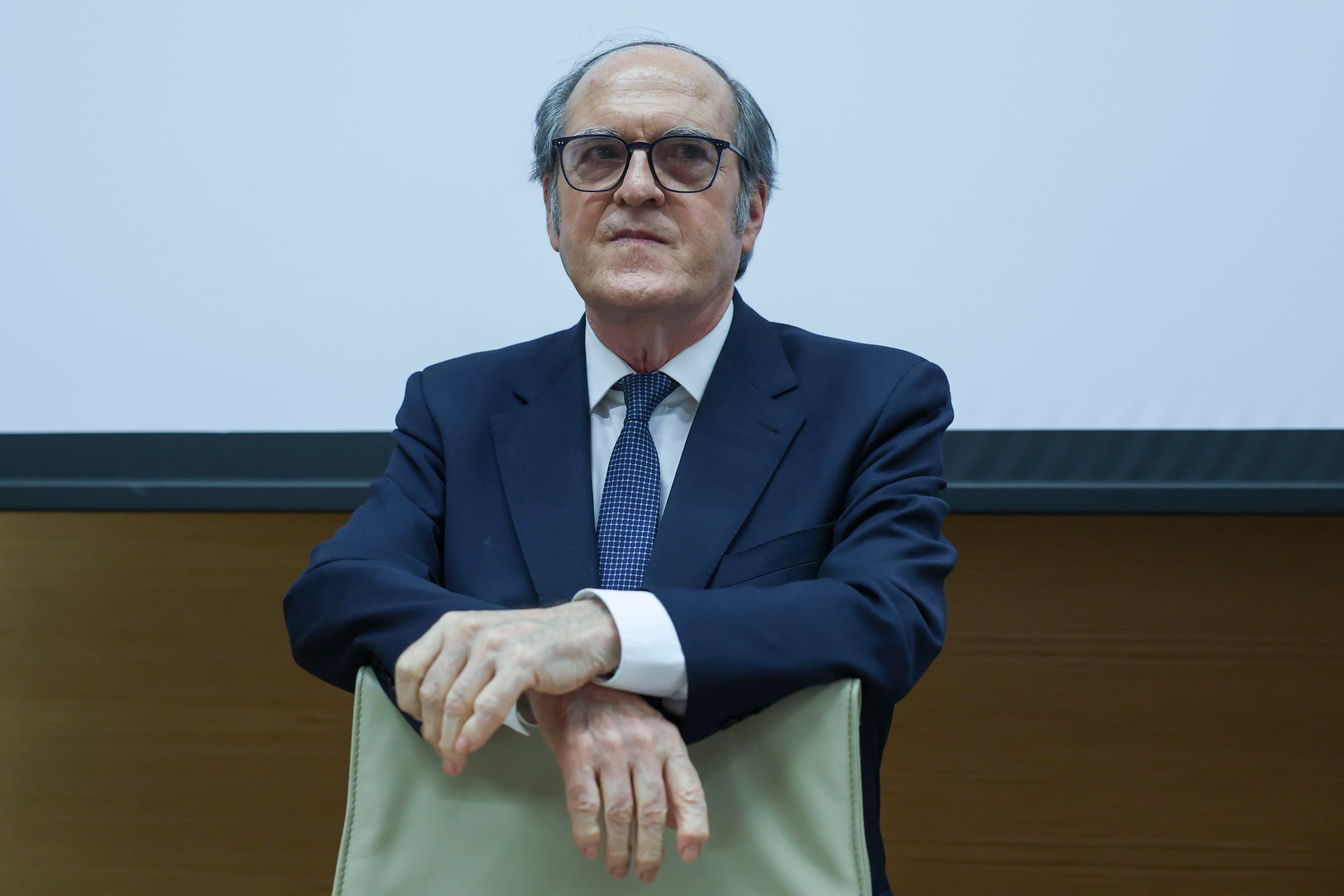 Dos instituciones dañadas por dos ex ministros del PSOE en el intento de salvar la 'ley de nietos'