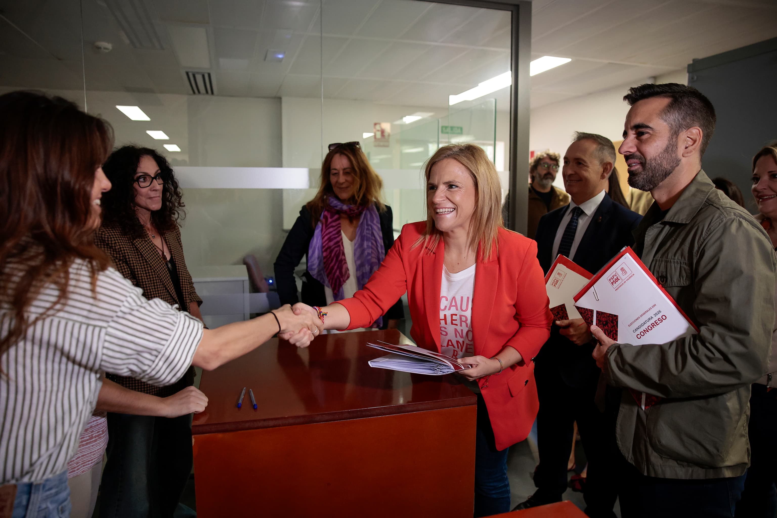 Noche en vela de los socialistas ante la Junta Electoral para colocar bien la papeleta del PSOE en las mesas del 29-N