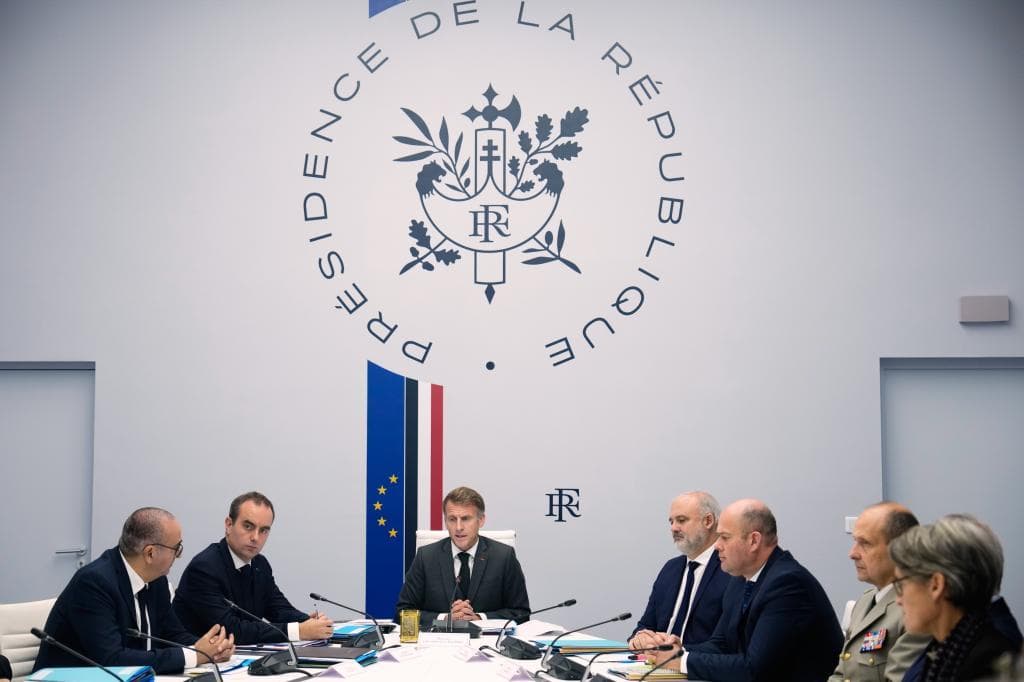 Macron anuncia la prohibición de las manifestaciones no sindicales