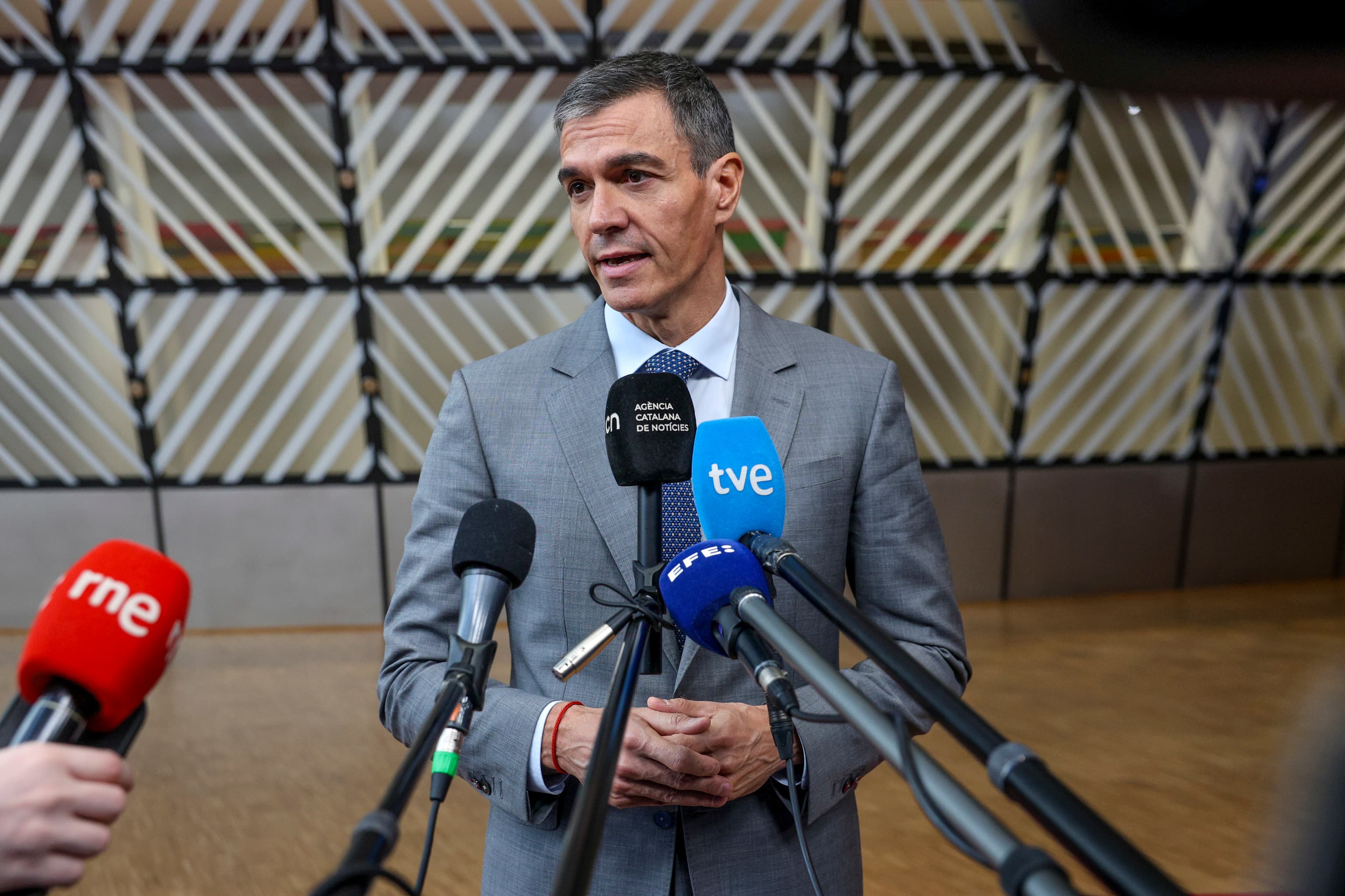 La Junta Electoral Central avisa a Sánchez de que sus palabras en el último Consejo Europeo están "al límite" de lo aceptable