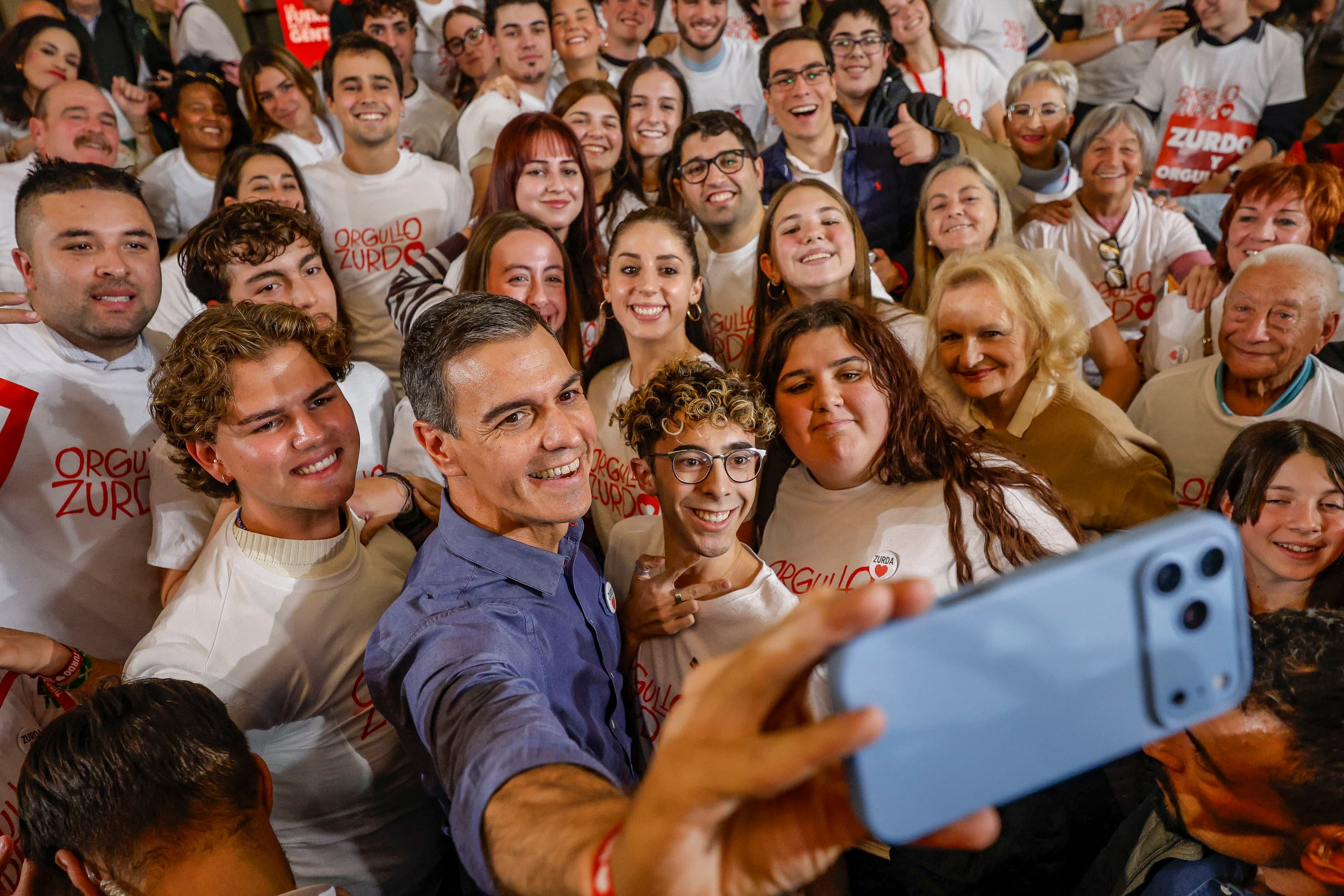 Sánchez acepta un 'cara a cara' con Feijóo el 16 de noviembre y un debate a cuatro el 26, pero exige que sea en RTVE y el PP lo rechaza