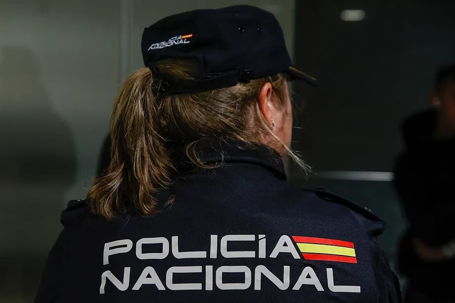 Un hombre con orden de alejamiento dispara a su ex mujer y a la hermana de ella y se da a la fuga en un coche en Granada