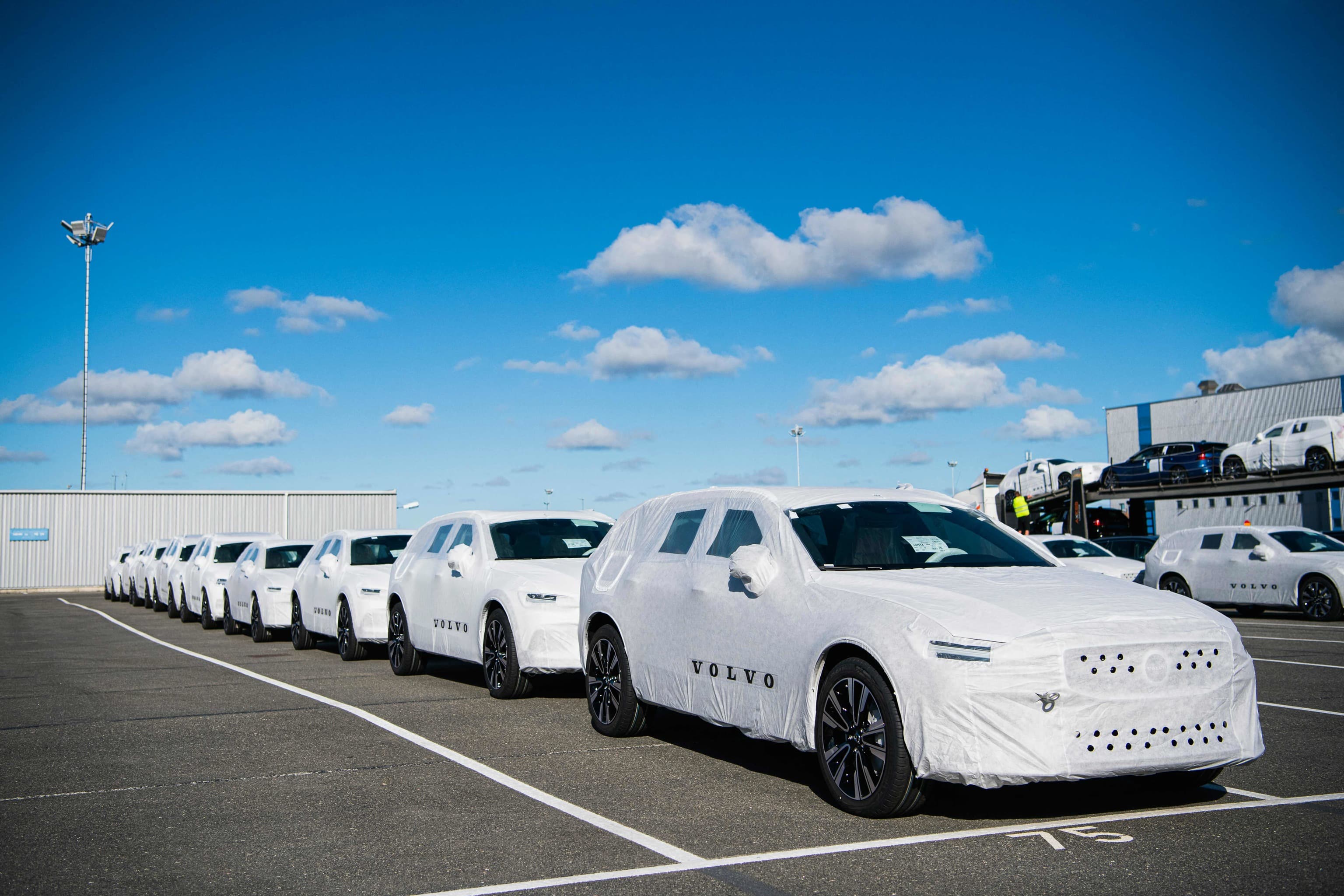 Volvo Cars se desploma en bolsa un 30% tras anunciar el despido de 2.500 trabajadores y confirmar la dominancia absoluta de China en su mercado