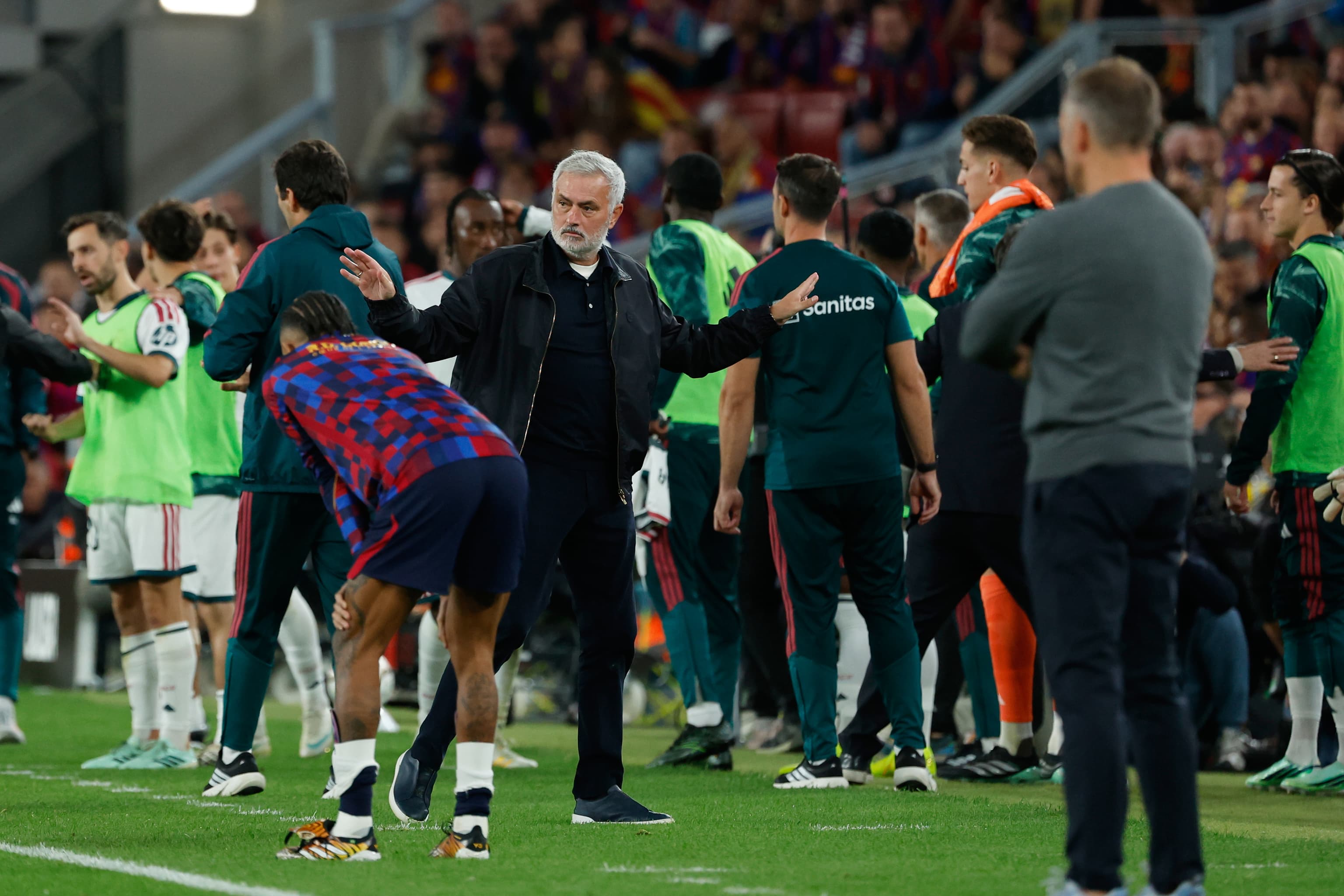 Del "Mourinho vete al teatro" del Camp Nou a un Madrid "unido": "Nadie ha llorado por Courtois"