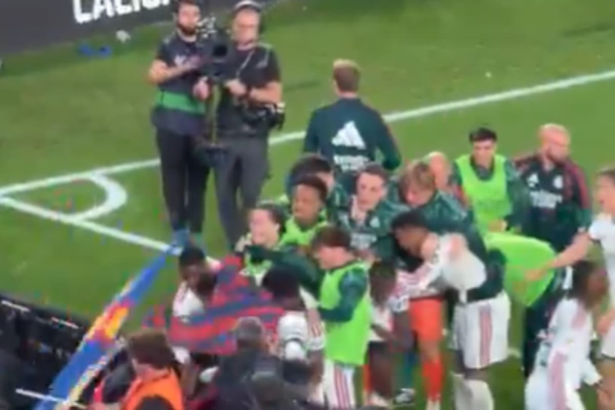 LaLiga denunciará la agresión a Camavinga  durante la celebración del segundo gol del Real Madrid en el Camp Nou