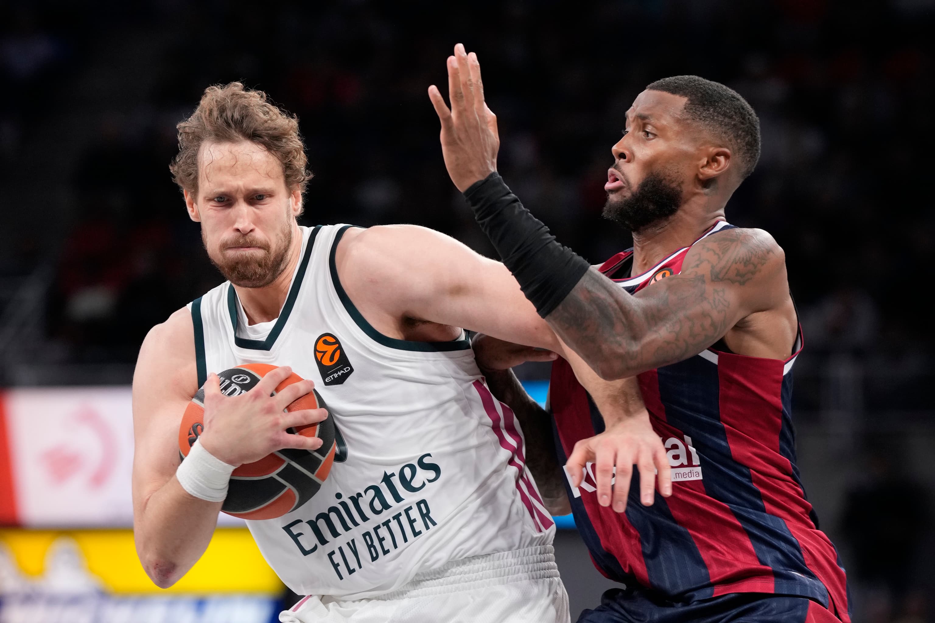 Un Real Madrid desatado hurga en la crisis del Baskonia