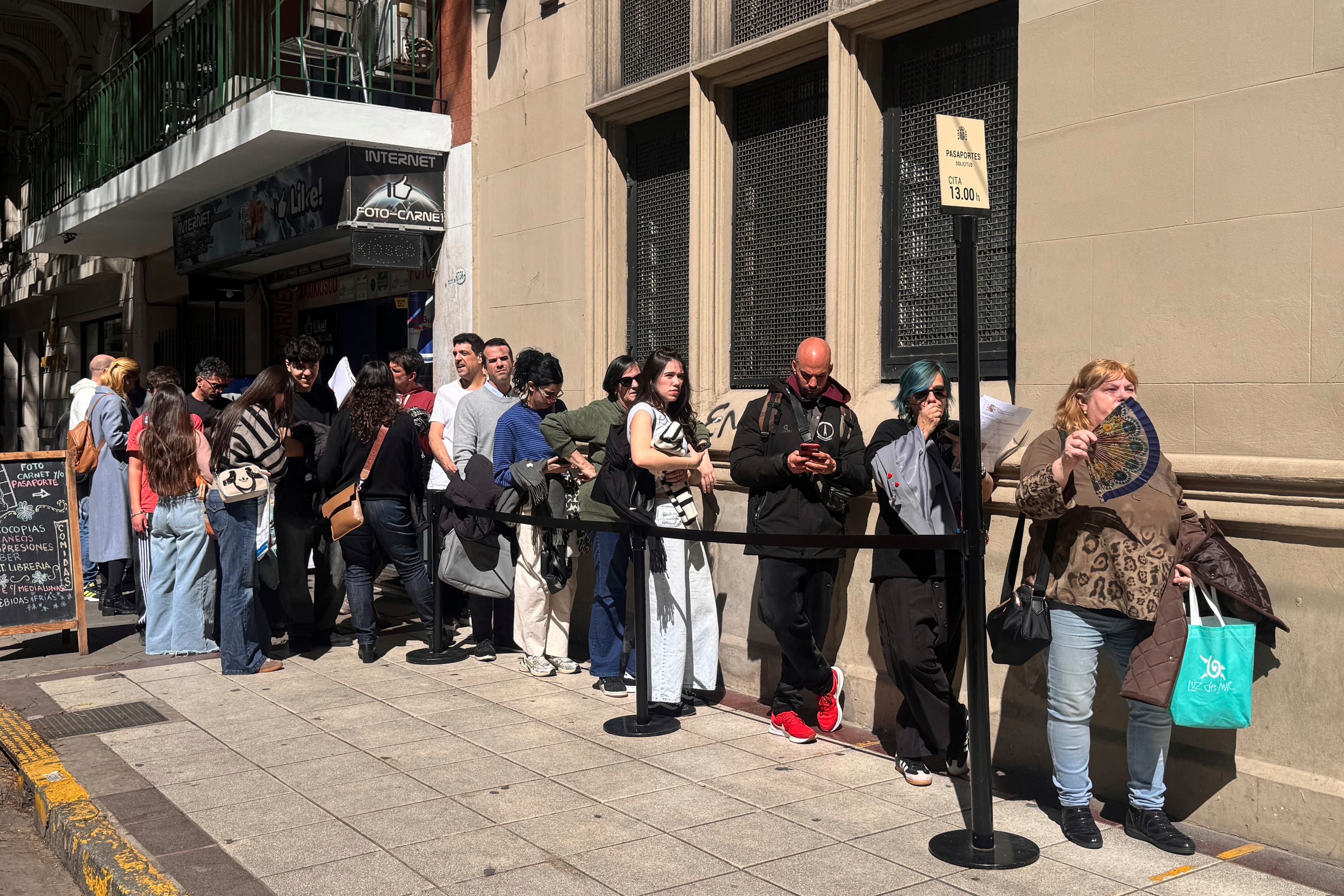 El consulado de España en Buenos Aires entrega a tiempo los datos de la ley de nietos, sin ningún nacionalizado por causa de exilio