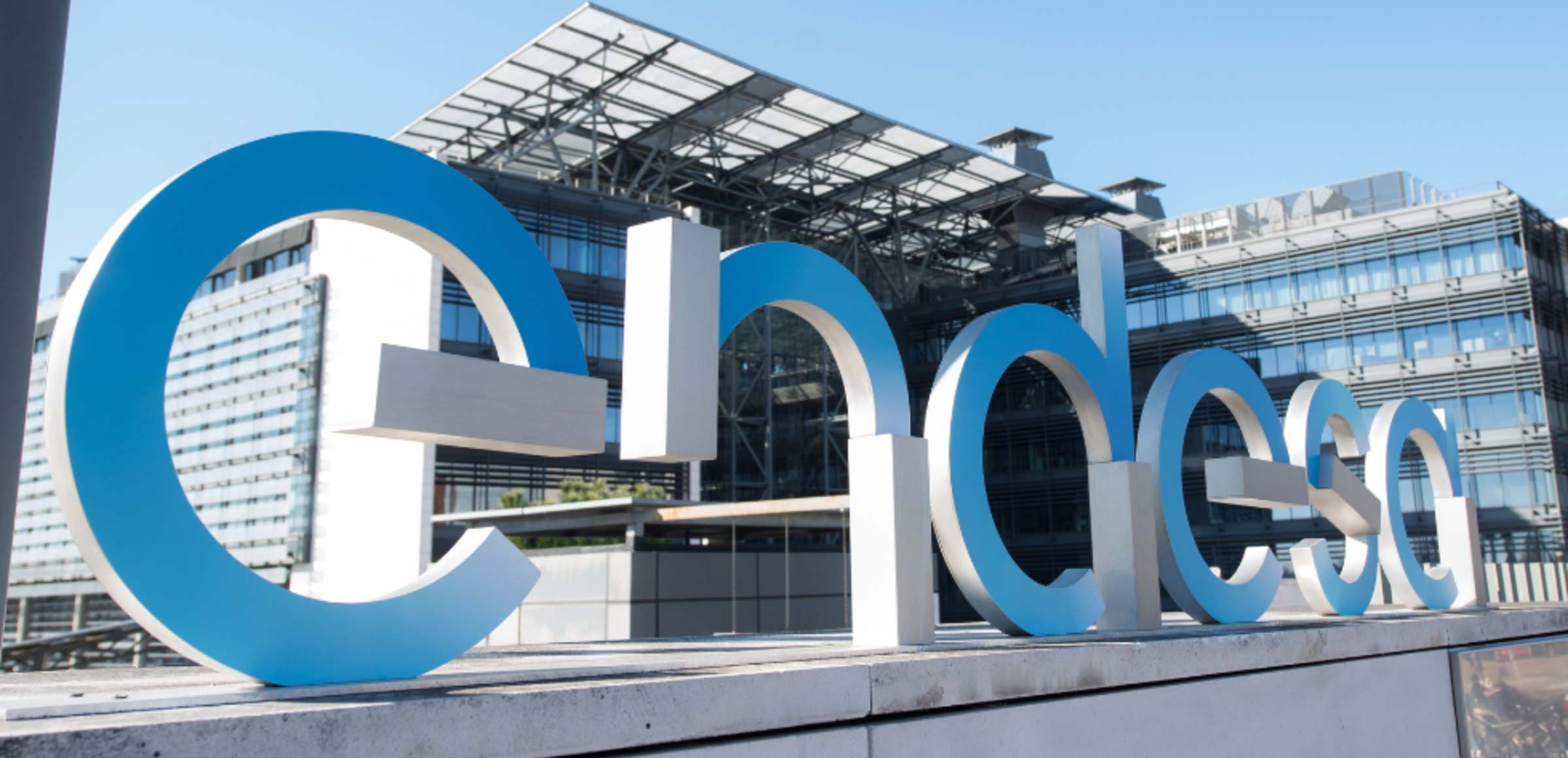 Endesa dispara el resultado un 15% gracias a las redes eléctricas y carga contra el decreto de centros de datos del Gobierno