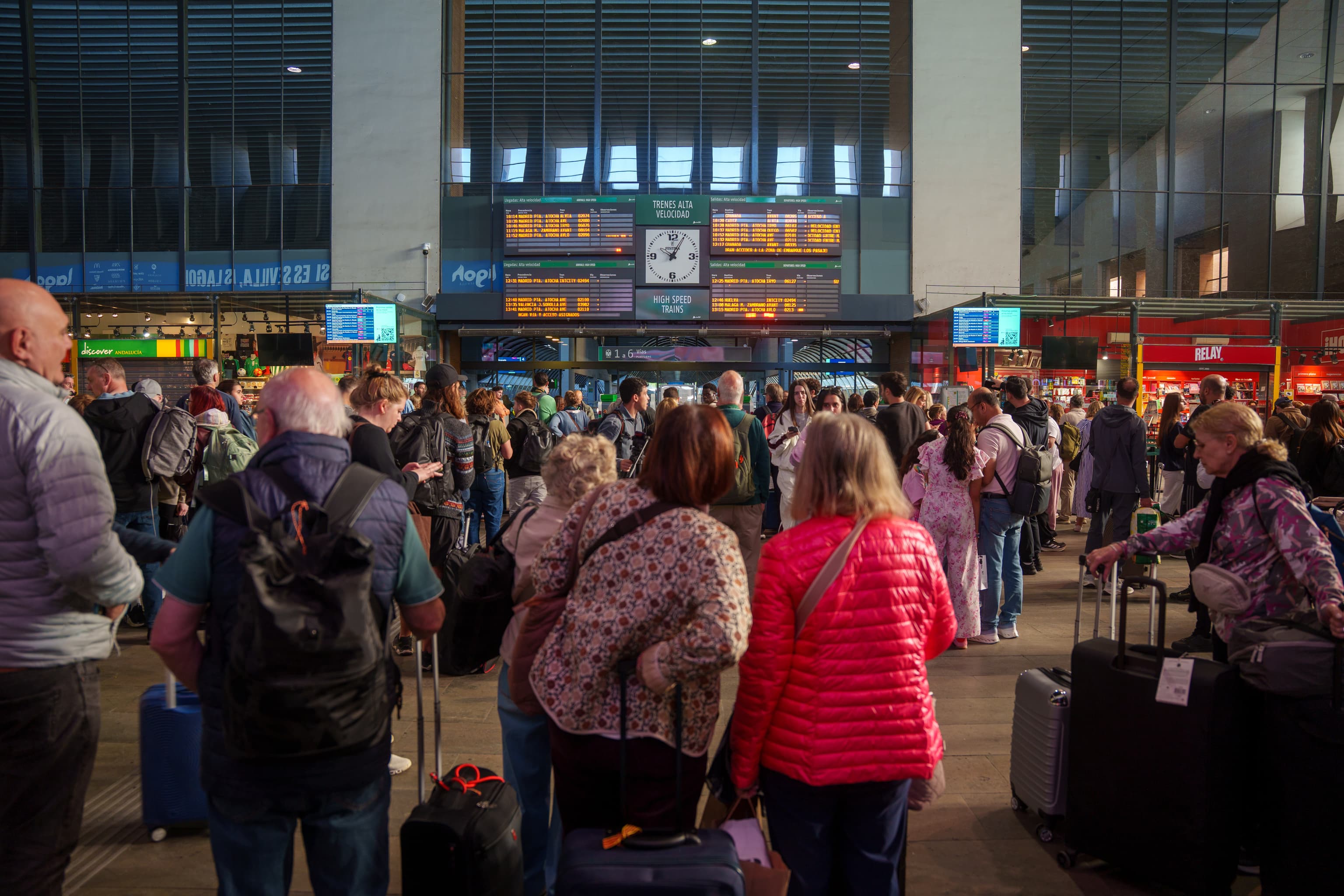 Santa Justa, la estación a la que no llegaron los pasajeros: "¿Dónde está mi hermano? ¿Cómo no saben en qué vagón está?"