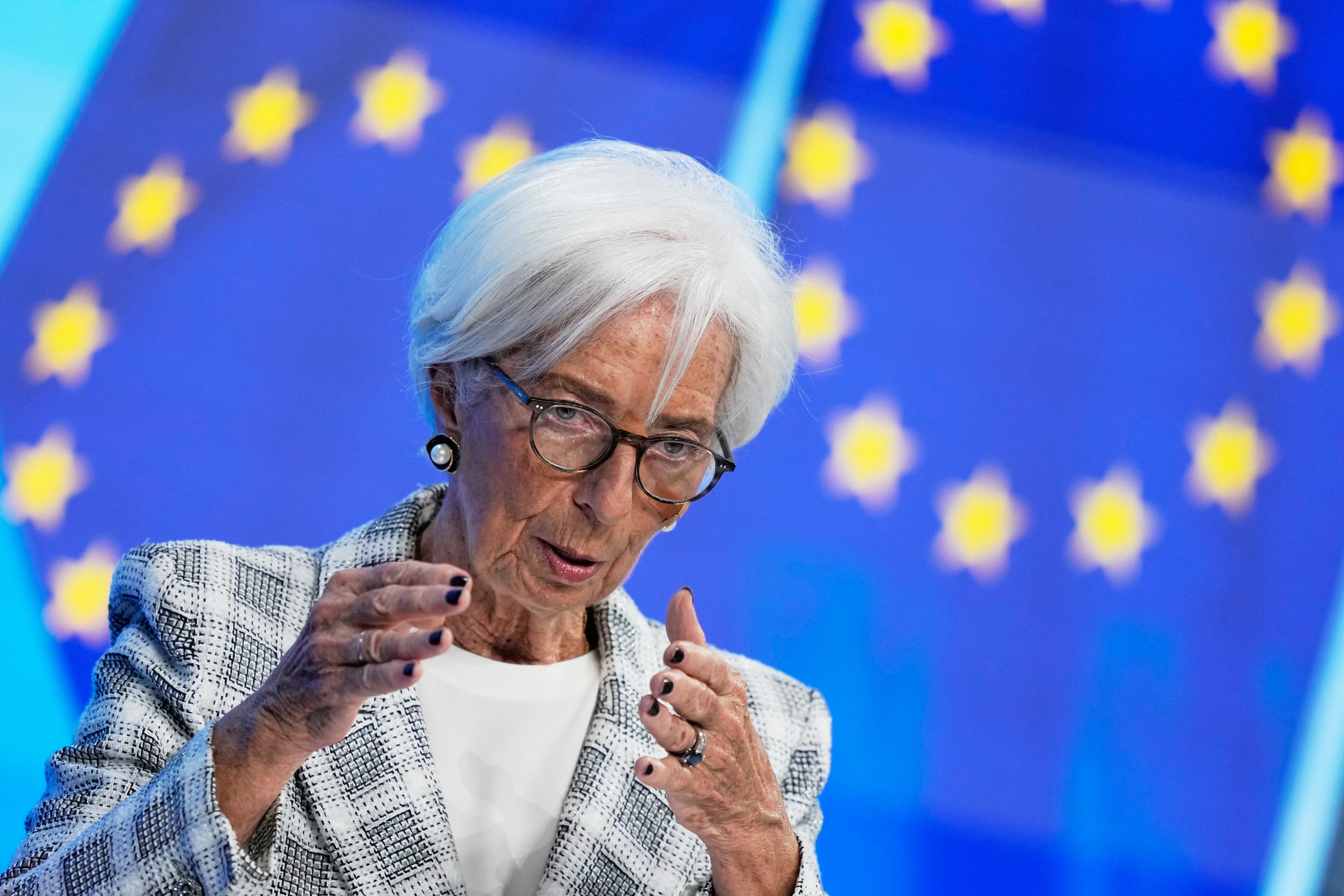 El BCE guía al mercado a una subida de tipos en diciembre y lanza un salvavidas a Francia: "Tenemos herramientas disponibles para intervenir"