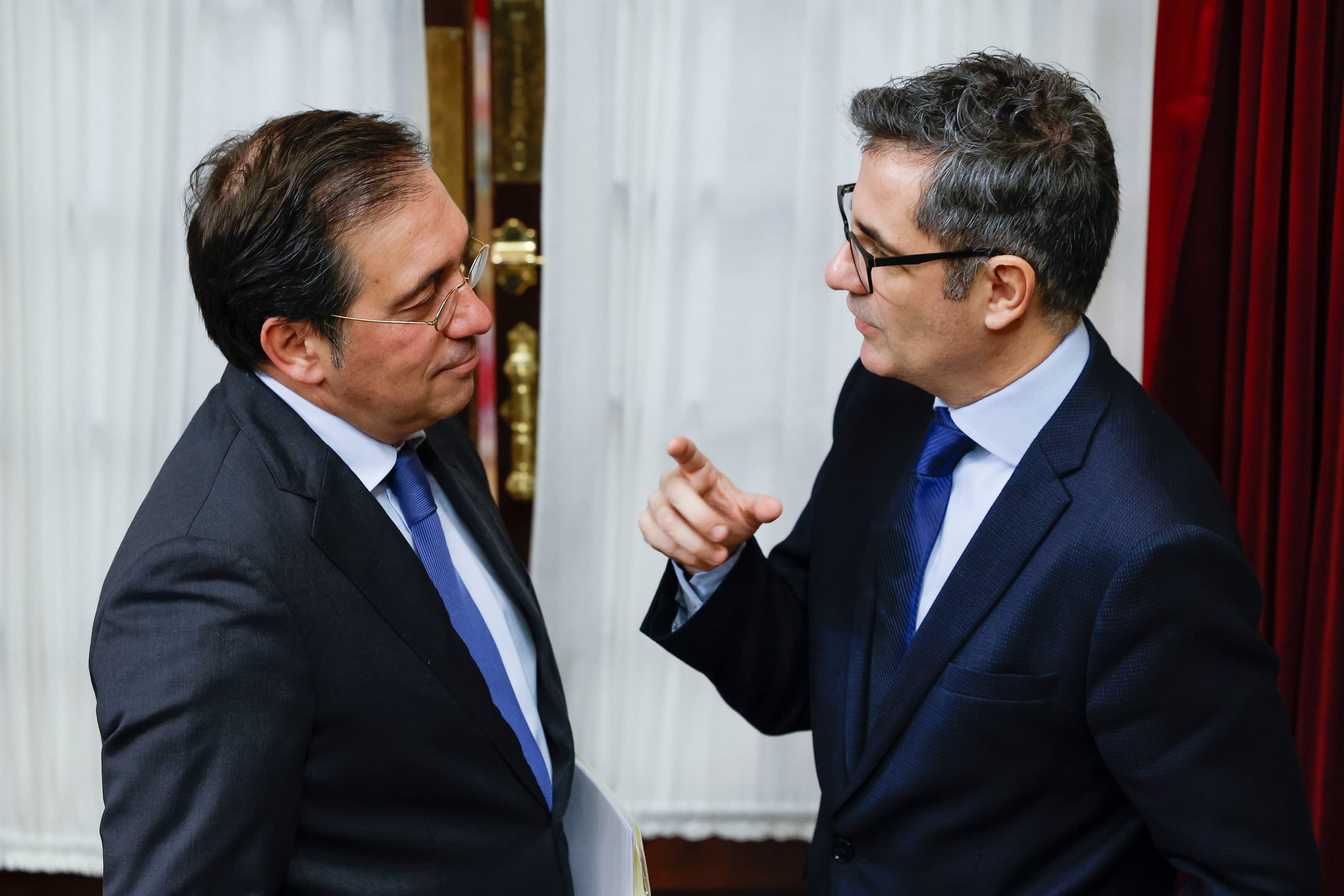 El Supremo levanta los apercibimientos a los ministros Bolaños y Albares tras haber entregado el listado de la 'ley de nietos'