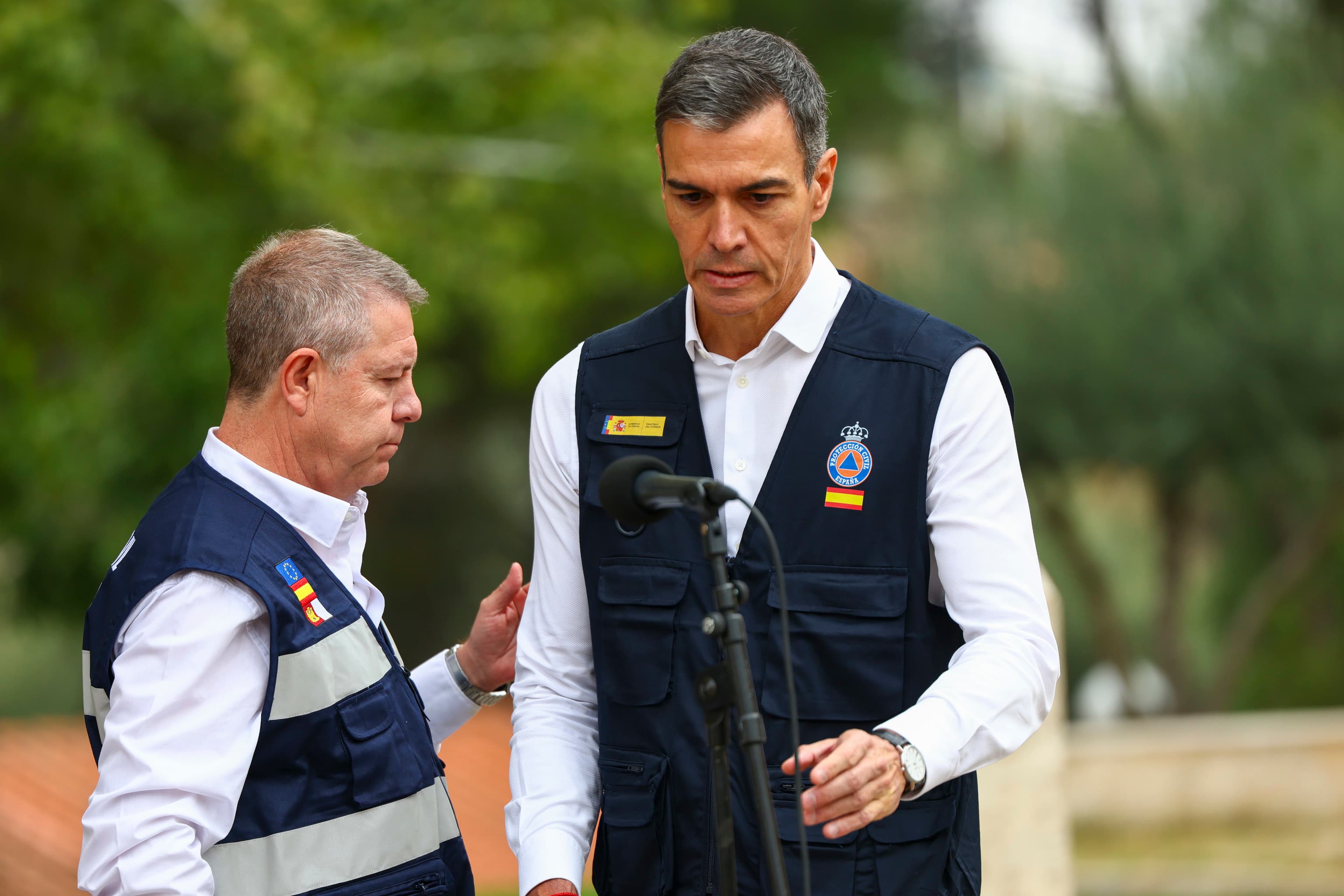 El ejemplo institucional de Page: "muy afectado", aparca sus diferencias con Sánchez y ejerce de anfitrión de Feijóo