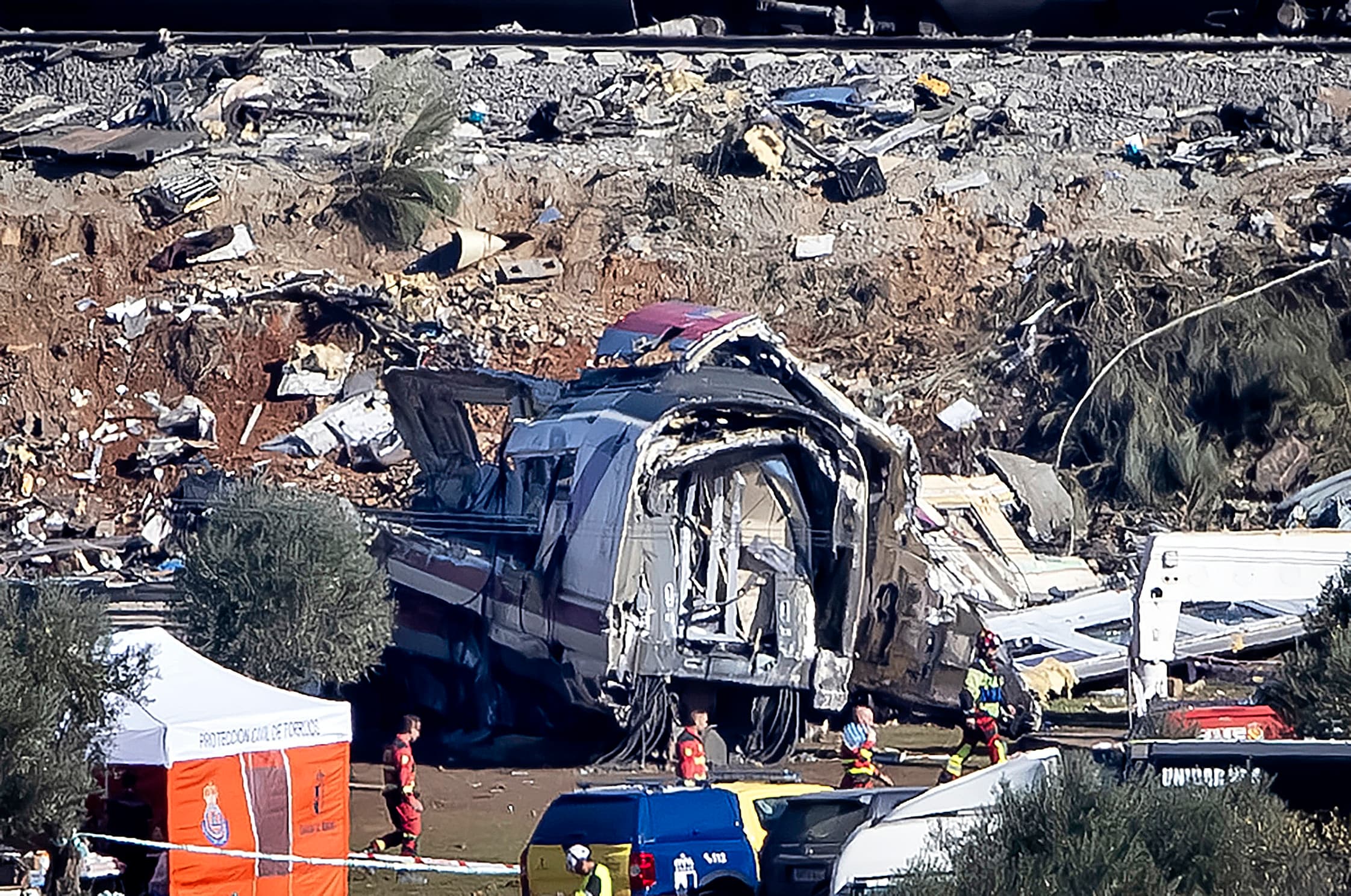 El vagón 8 del AVE incrustado en un vagón del Iryo: la imagen de la tragedia de Alexandra, Antonio, Adriana...