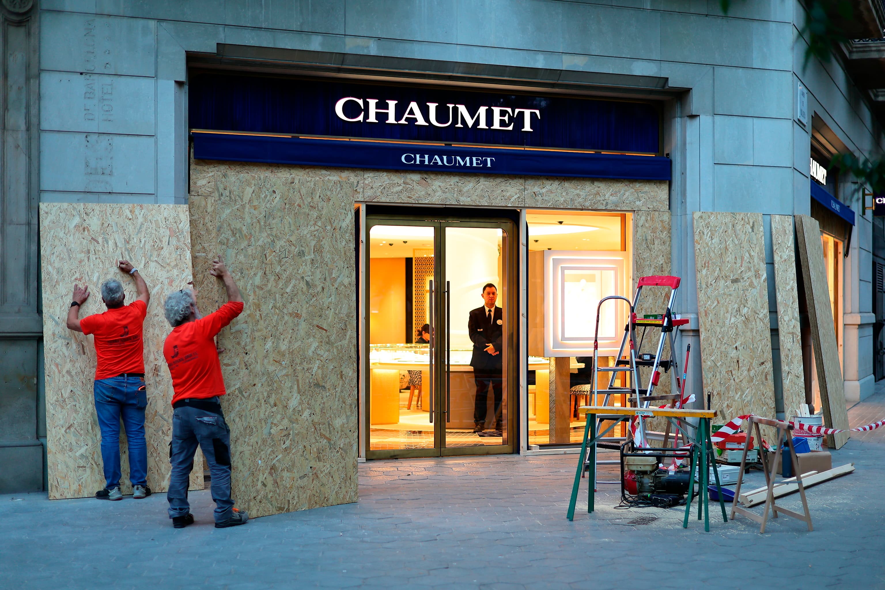 Golpe policial a Blocus ante un sábado de máxima alerta: blindaje de comercios en las grandes ciudades por temor a disturbios