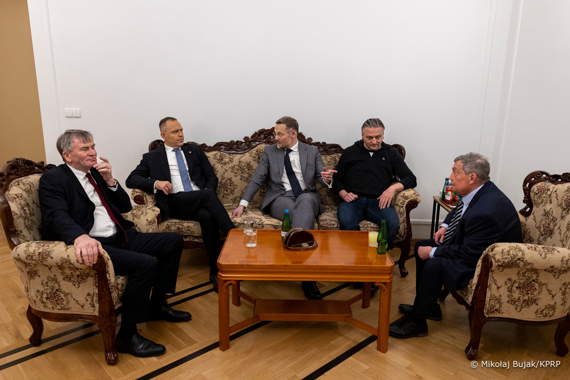 La crisis institucional en Polonia por el Constitucional se encona y divide a la coalición de Tusk