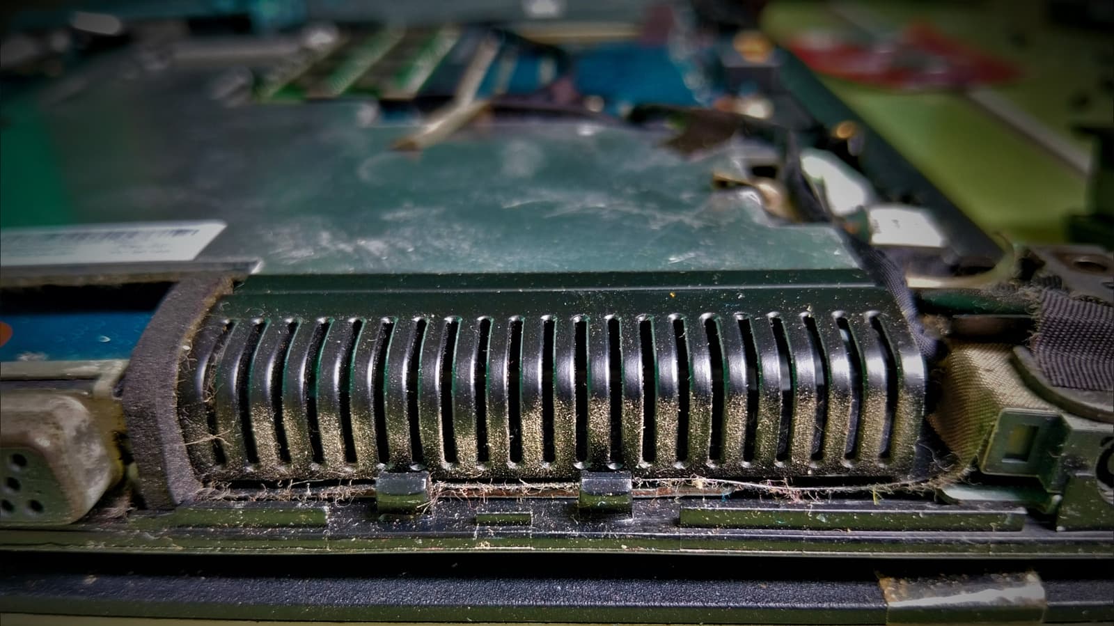 How to properly clean your laptop fan