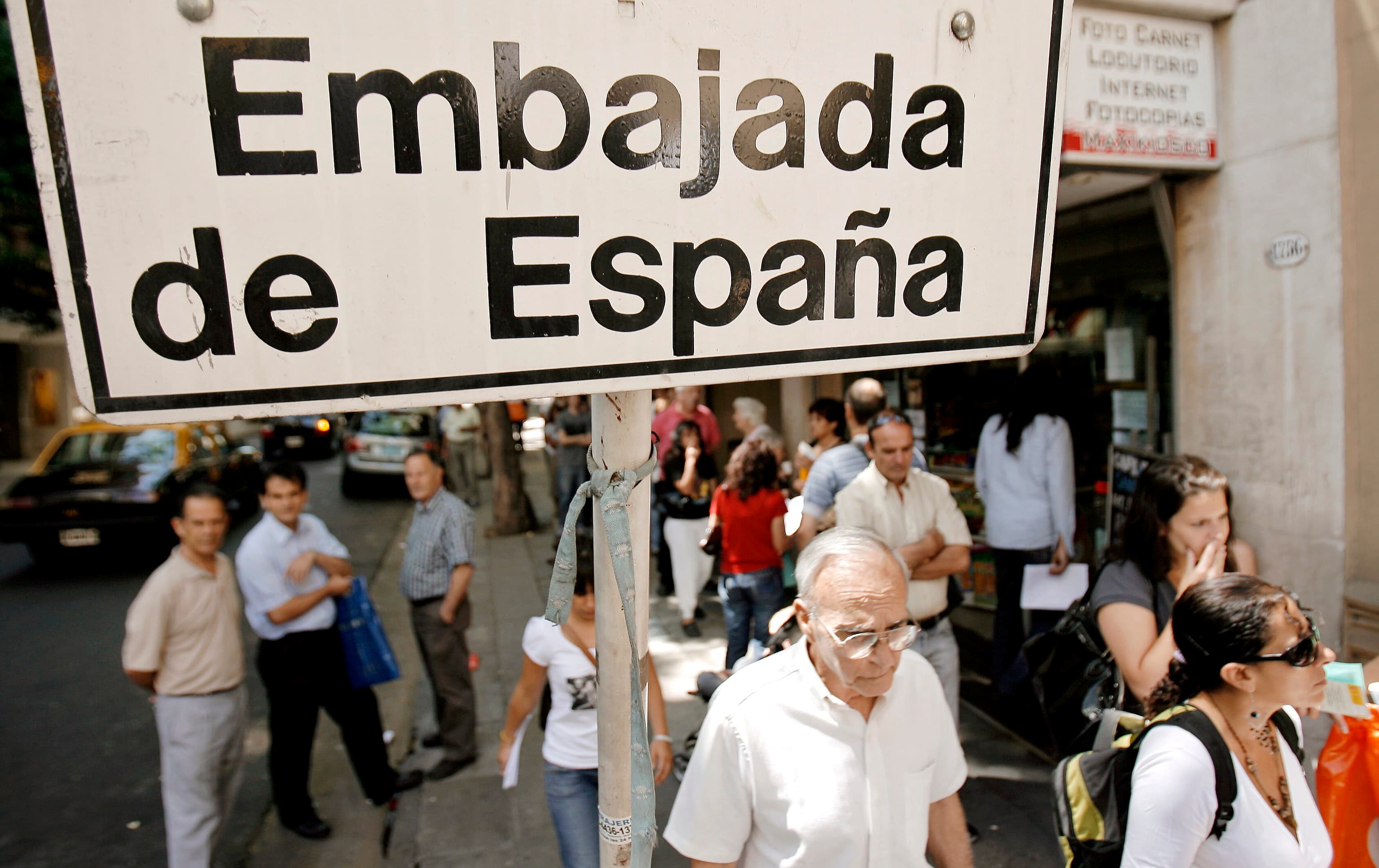 Españoles por la 'ley de nietos' recurren al Supremo para recuperar su derecho al voto en las generales