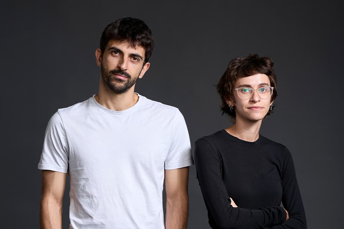 Rachel Szor y Yuval Abraham, directores del documental en el que los militares israelíes confiesan sus crímenes: "Matan desde la deshumanización y después se van a comer una hamburguesa"